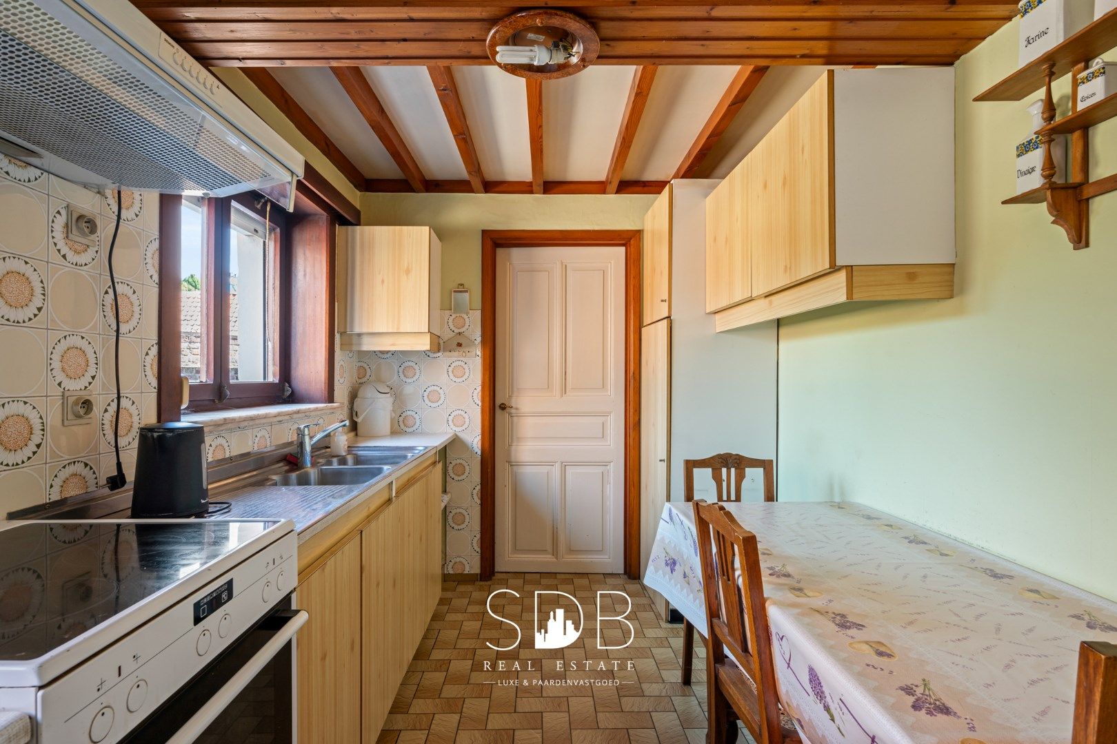 Charmante hoeve met bijgebouwen en graslanden op 27.559m² foto 10