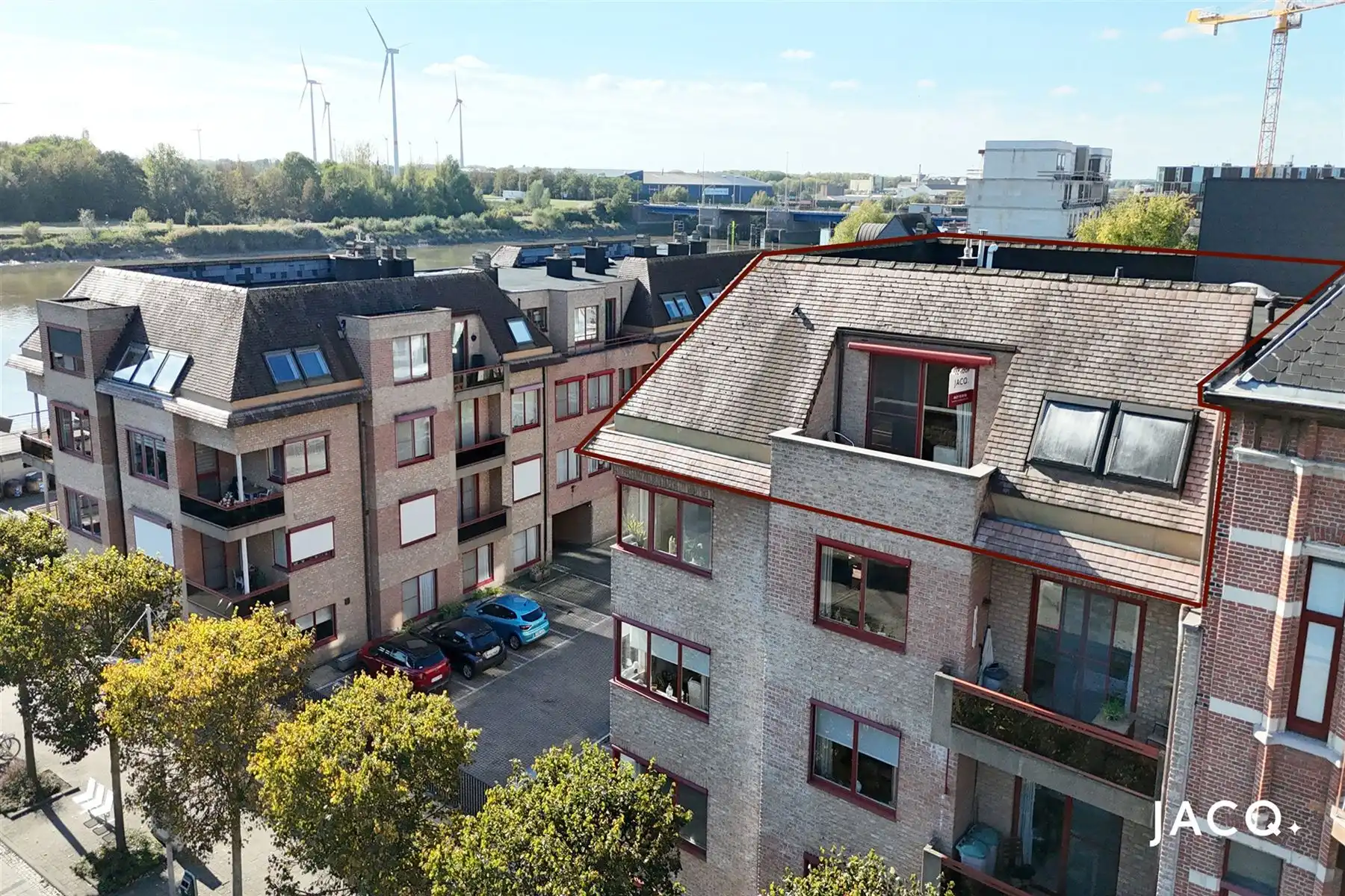 Instapklaar dakappartement met 2 à 3 slpk's, terras en mogelijk autostaanplaats! foto 19
