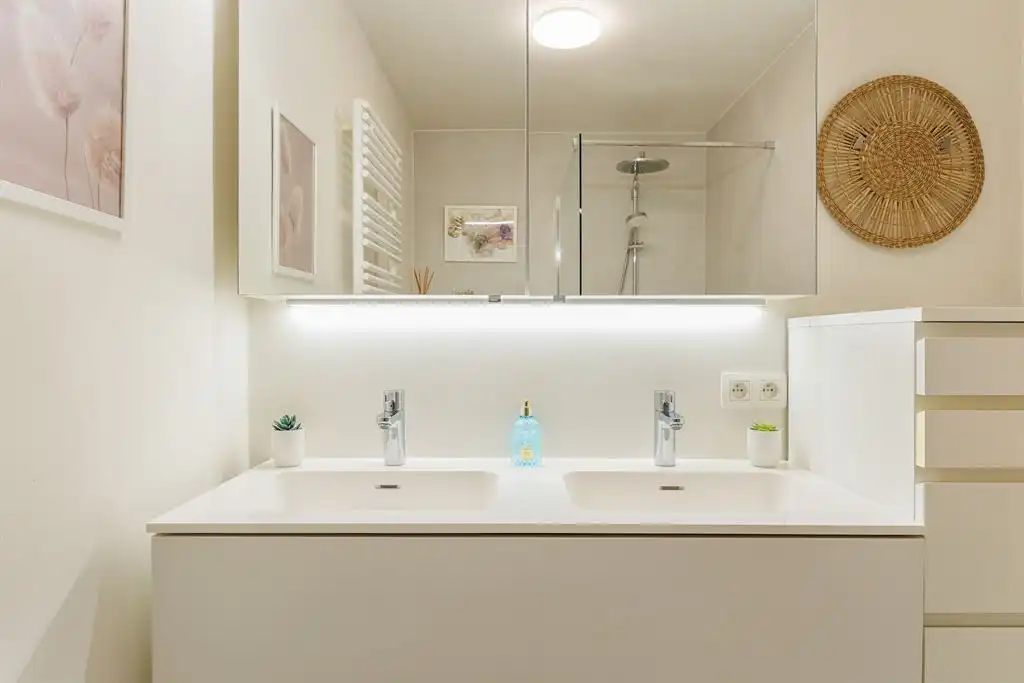 Gerenoveerd appartement met terras foto 12