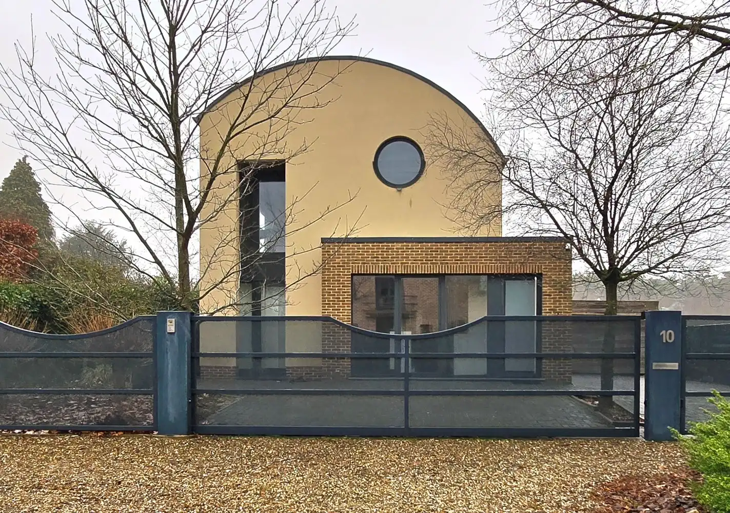 Ruime moderne woning op een perceel van 10a 12ca in een rustige, bosrijke omgeving te koop foto {{pictureIndex}}