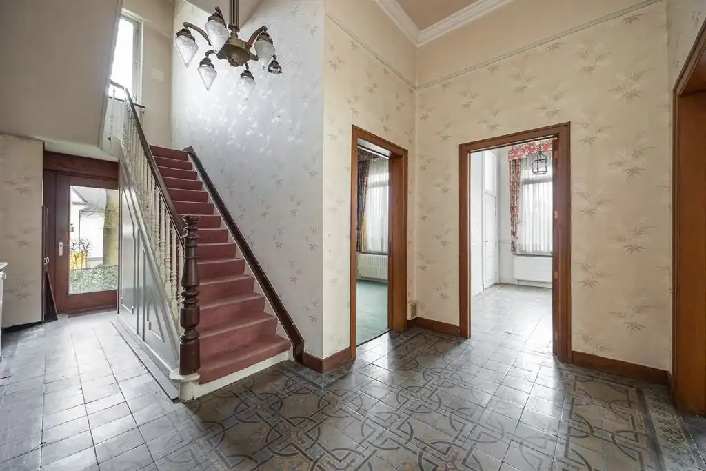 Unieke herenwoning met veel potentieel foto 8