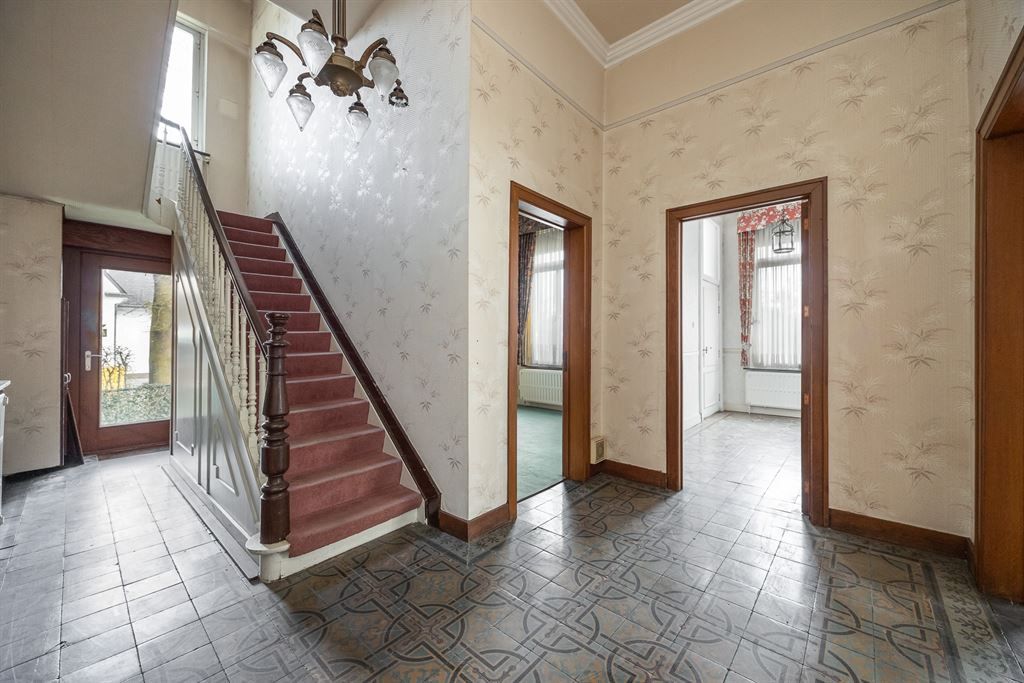 Unieke herenwoning met veel potentieel foto 8