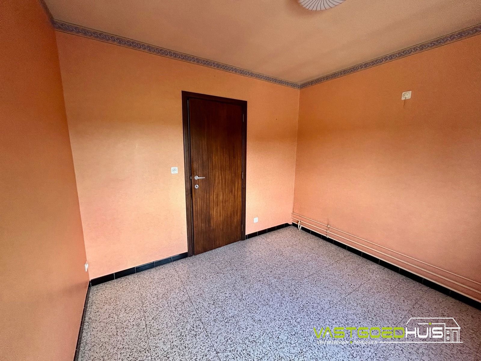 Karaktervolle, te renoveren 3-gevelwoning met tuin foto 19