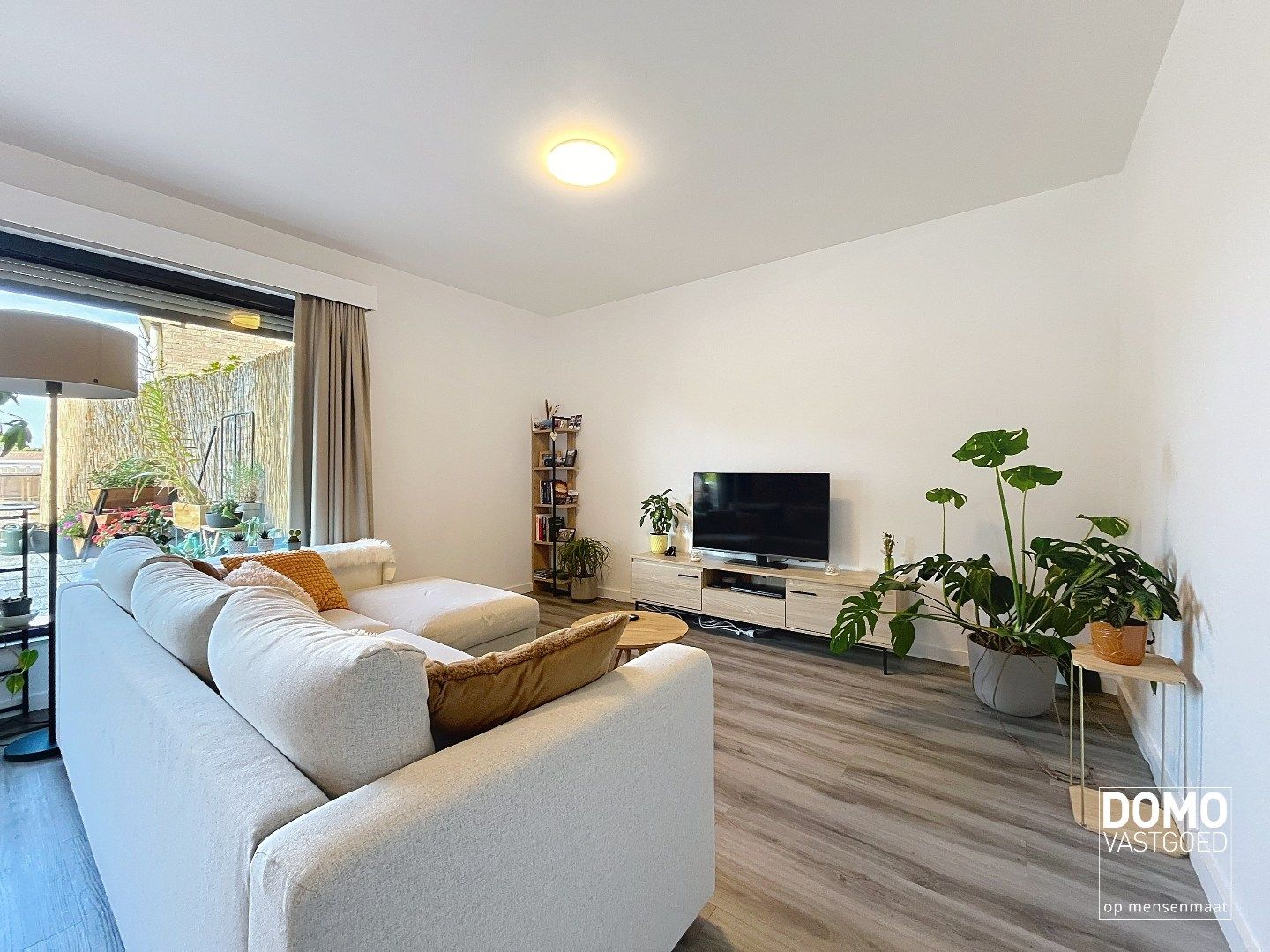 INSTAPKLAAR EN ENERGIEZUINIG 1 SLAAPKAMER APPARTEMENT MET RUIM TERRAS, ONDERGRONDSE AUTOSTANDPLAATS EN KELDERBERGING TE HASSELT foto 2