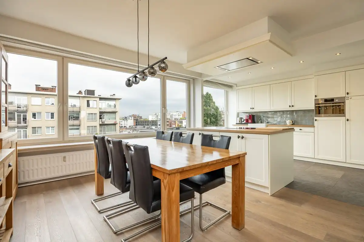 Zeer ruim en lichtrijk appartement te koop foto 6