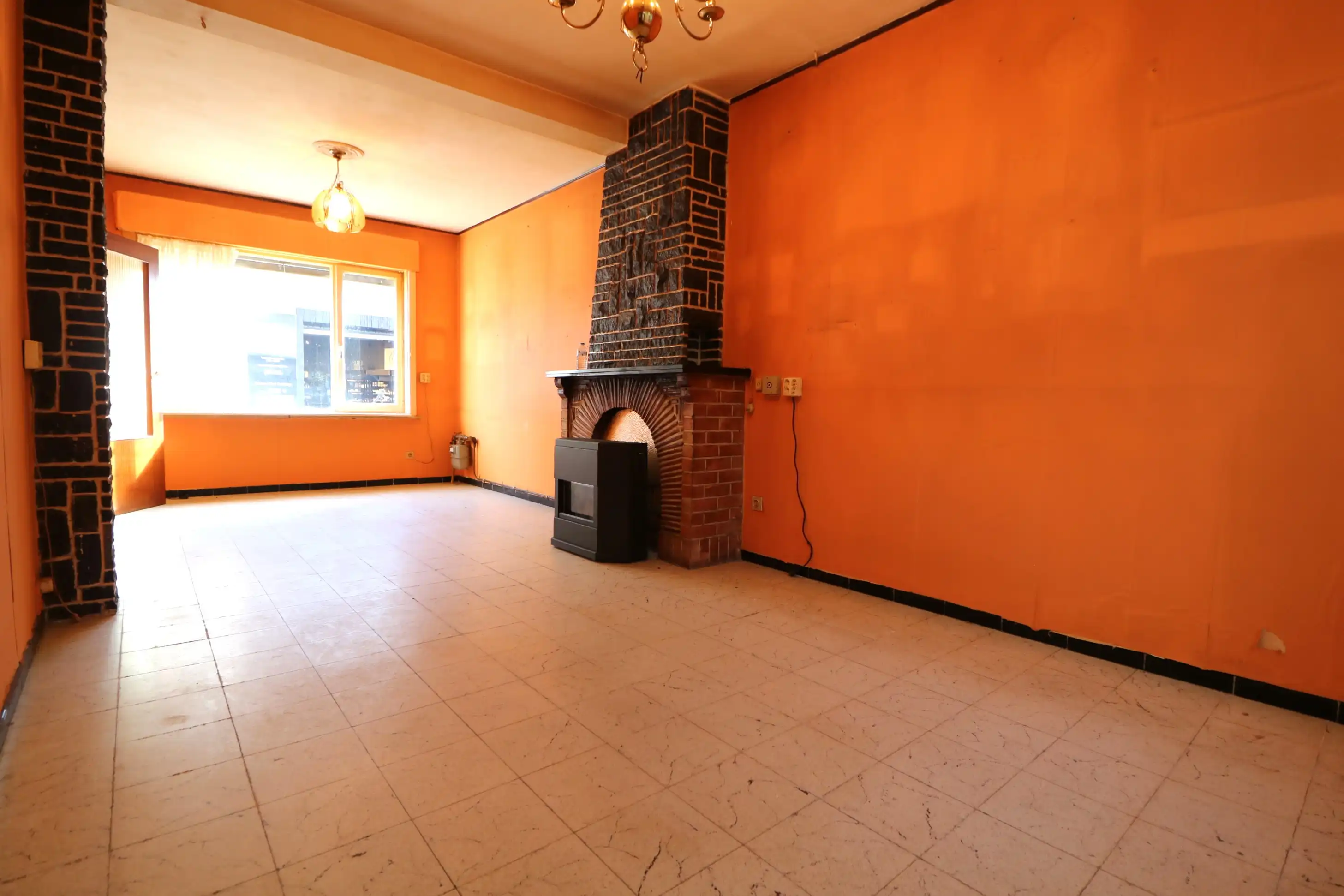 Te renoveren woning met 4 slaapkamers op wandelafstand van het centrum. foto 3