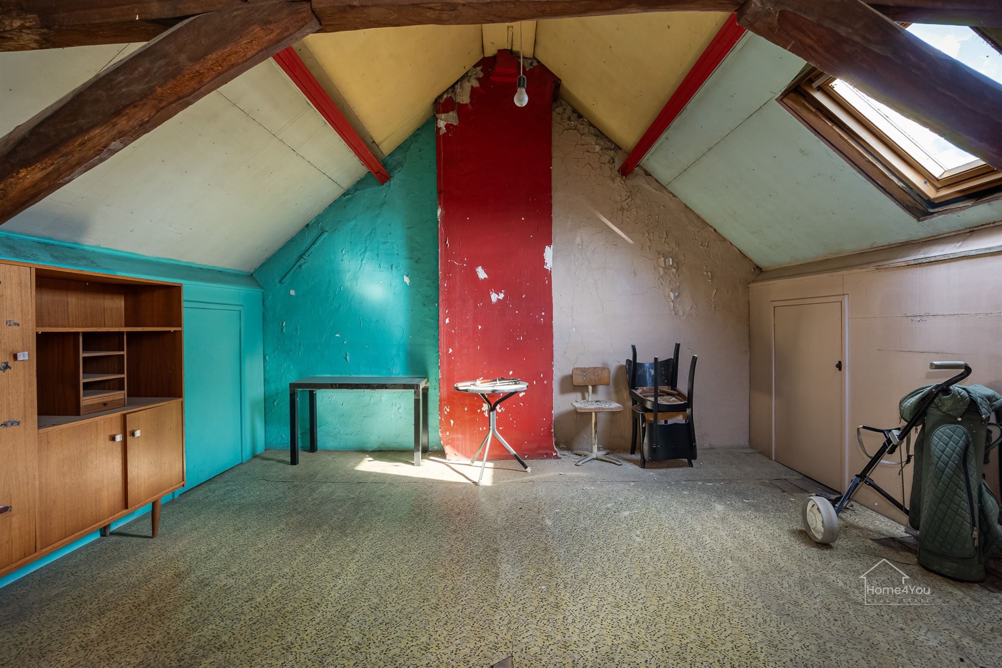 Zeer ruim herenhuis met zwembad foto 24