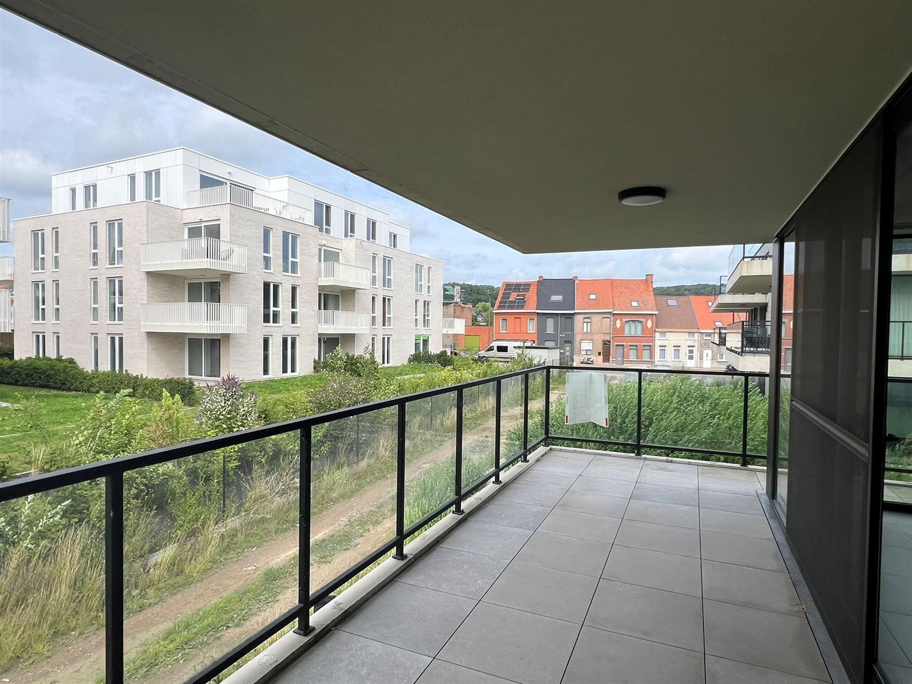 Kwalitatief en ruim  nieuwbouw appartement met groot terras foto 4