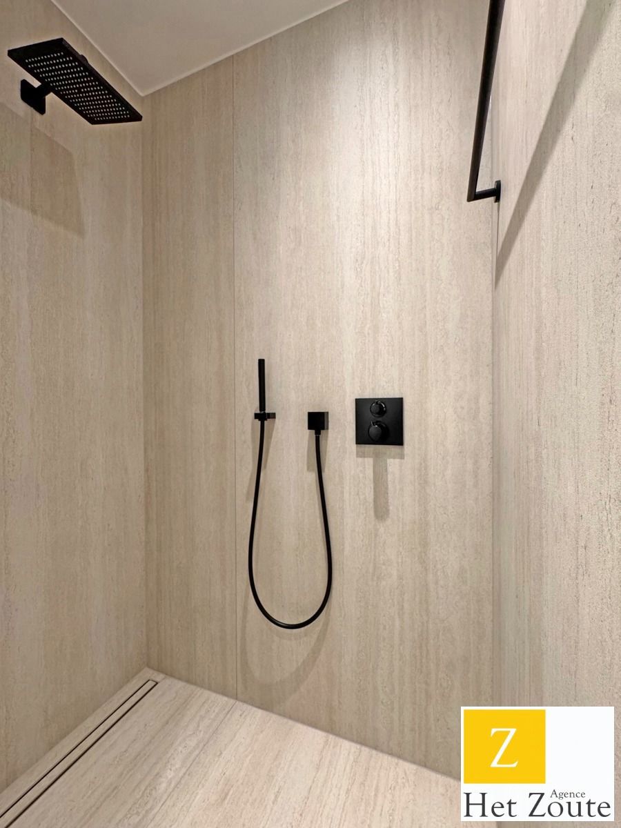 Hoogwaardig afgewerkt app op toplactie met aangenaam terras foto 14