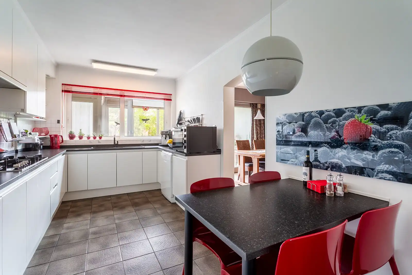 Instapklare bel-etagewoning met 3 slaapkamers en groene tuin foto 32