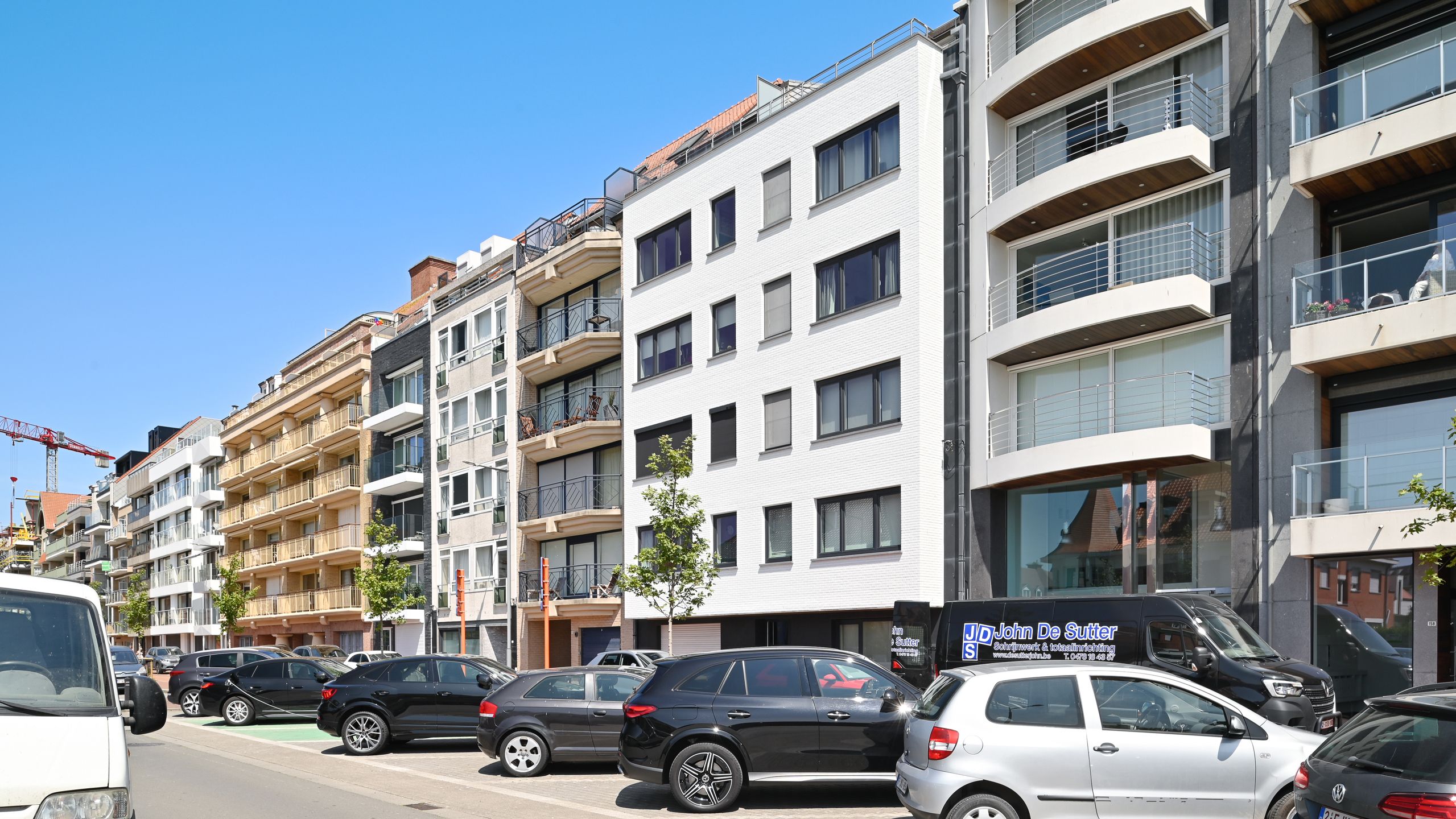 Ruim 3-slpk appartement met vrij uitzicht op de Koningslaan  foto {{pictureIndex}}