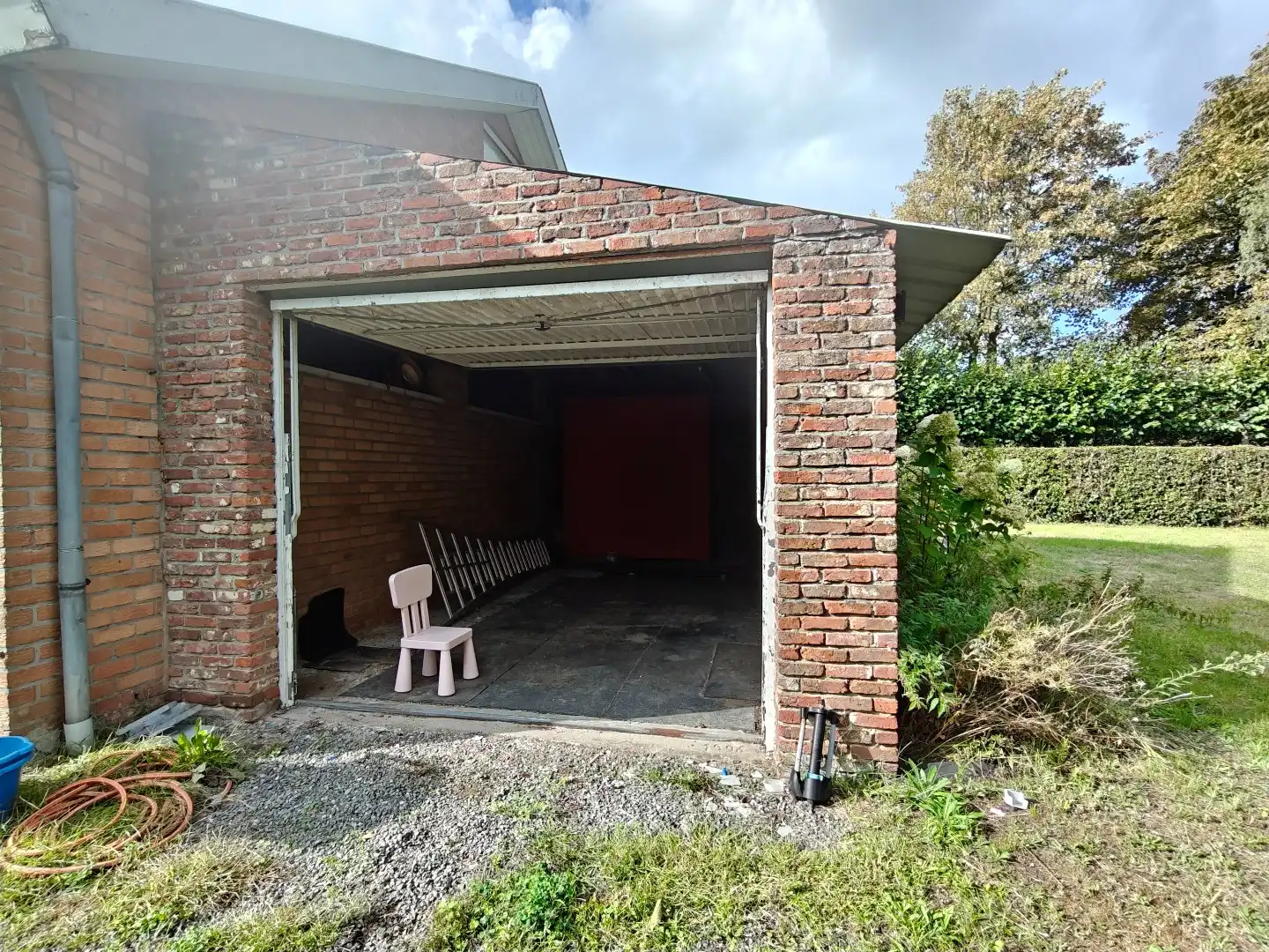 Ruime bungalow met tuin en 2 garages foto 12