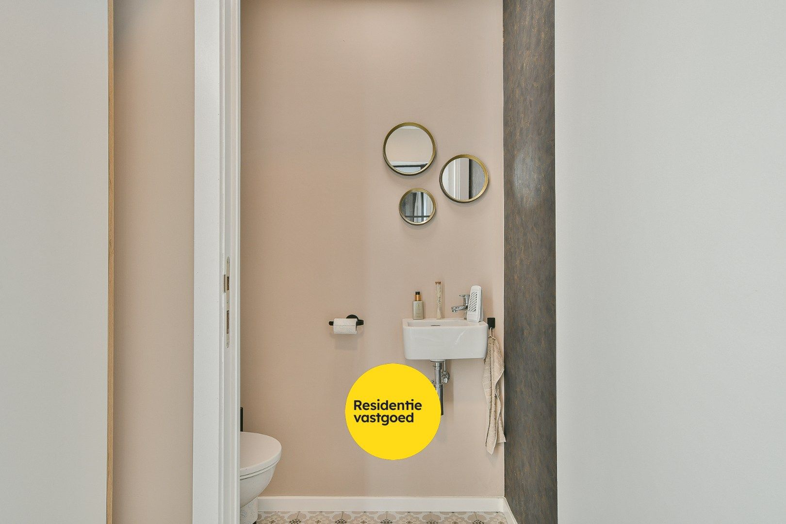 Uniek appartement inclusief carport met grote berging gelegen in een oude graanmolen foto 13