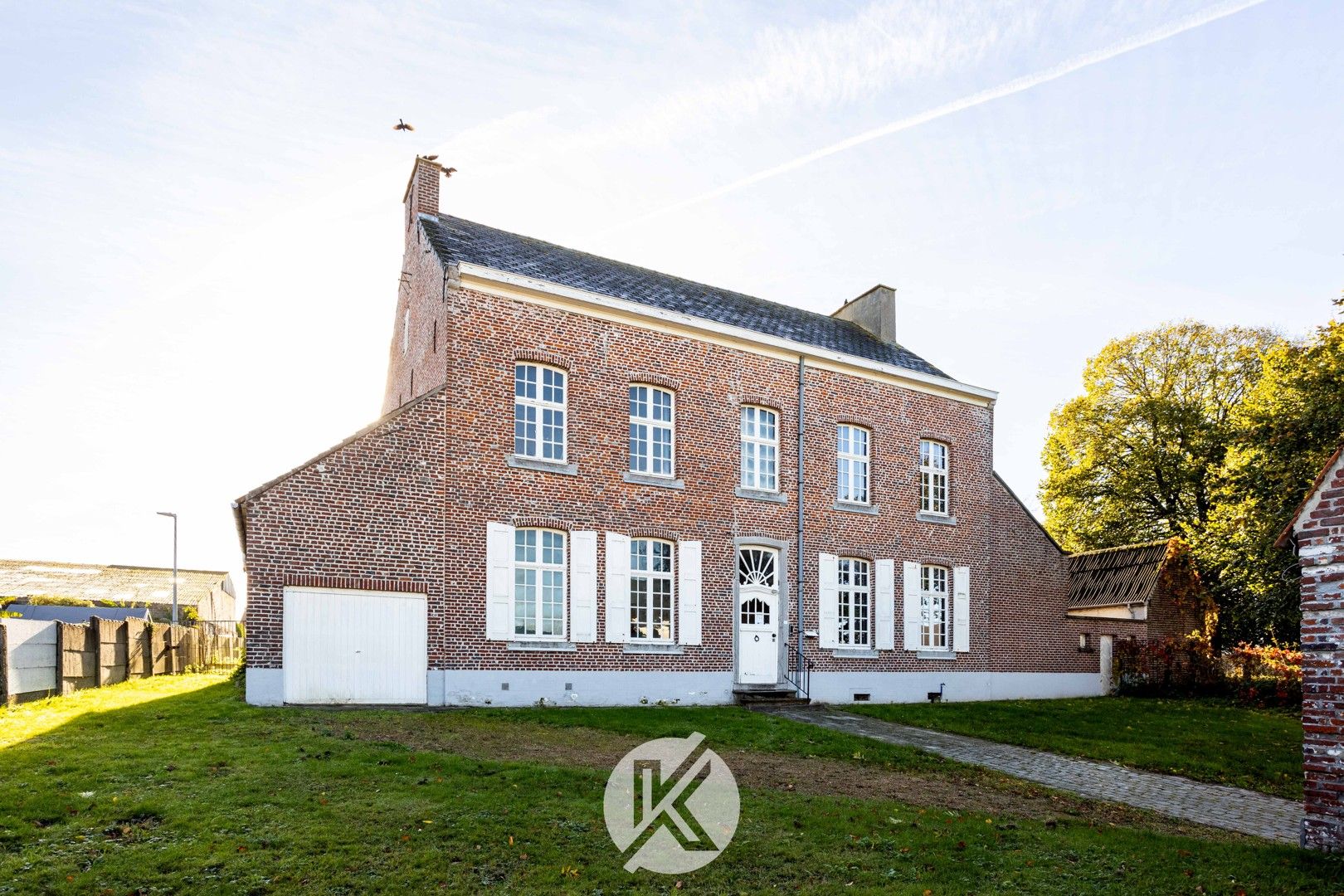 Tijdloze pastorie met historische allure op 4.057 m² foto {{pictureIndex}}