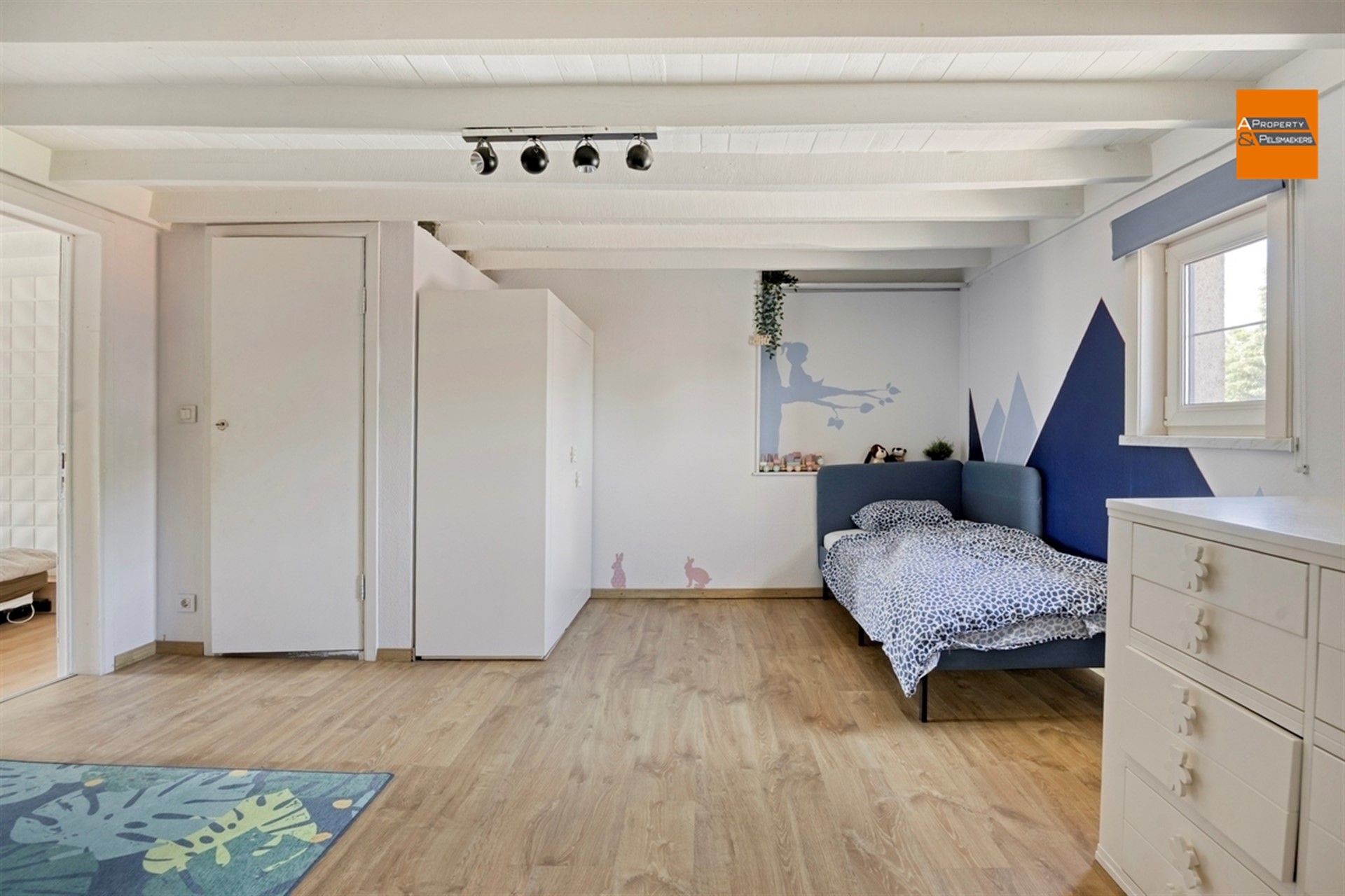 Eigendom met karakter en ruimte, 4 slaapkamers en  prachtige tuin foto 22