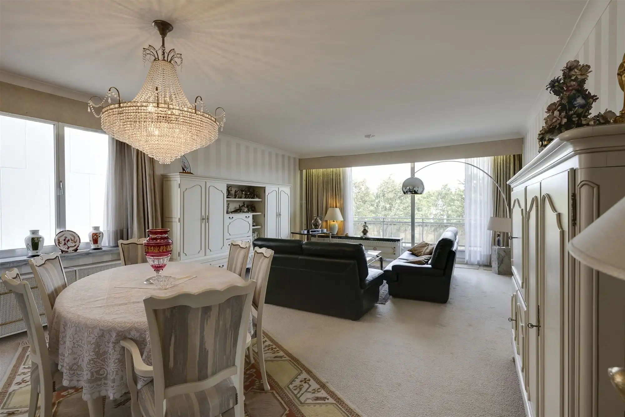 Ruim appartement met 2 slaapkamers inclusief garagebox nabij het Rivierenhof foto {{pictureIndex}}