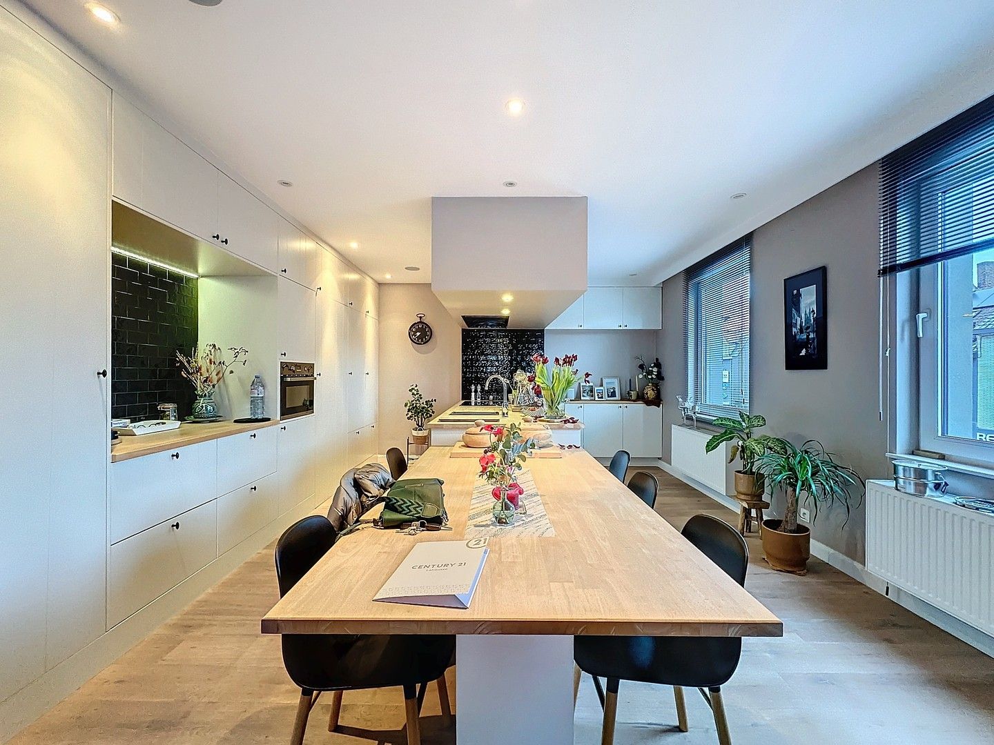 Zeer groot duplex appartement met zonneterras. foto {{pictureIndex}}