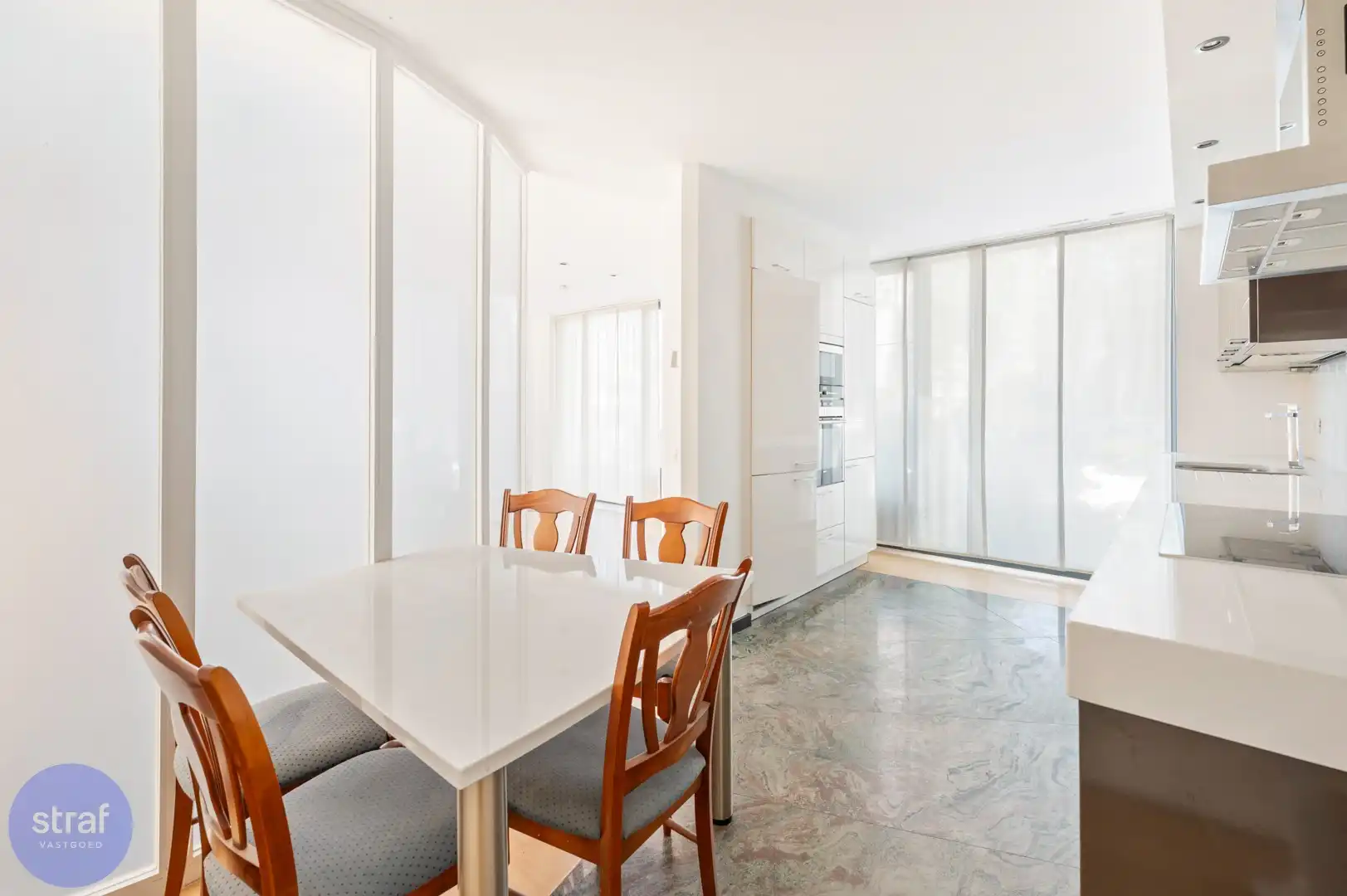 Ruim (en ook groot) huis op Linkeroever&nbsp;met praktijkruimte/ studio foto 6