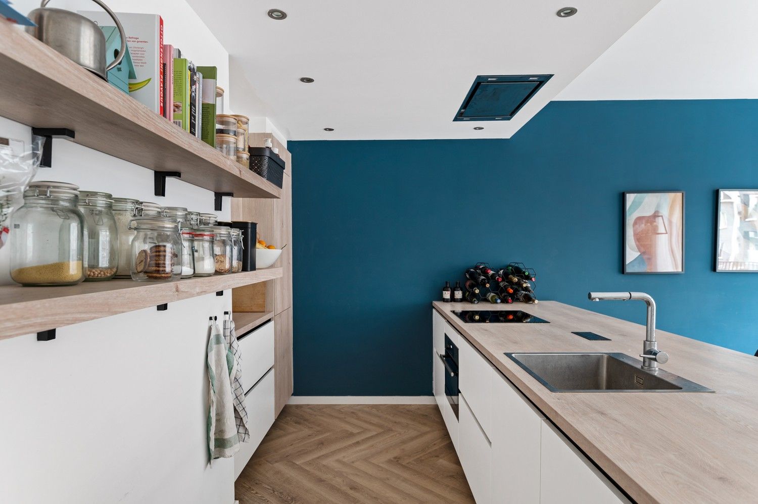 Ruim en recent 2 slaapkamer appartement te koop op 'den Dam'! foto 5