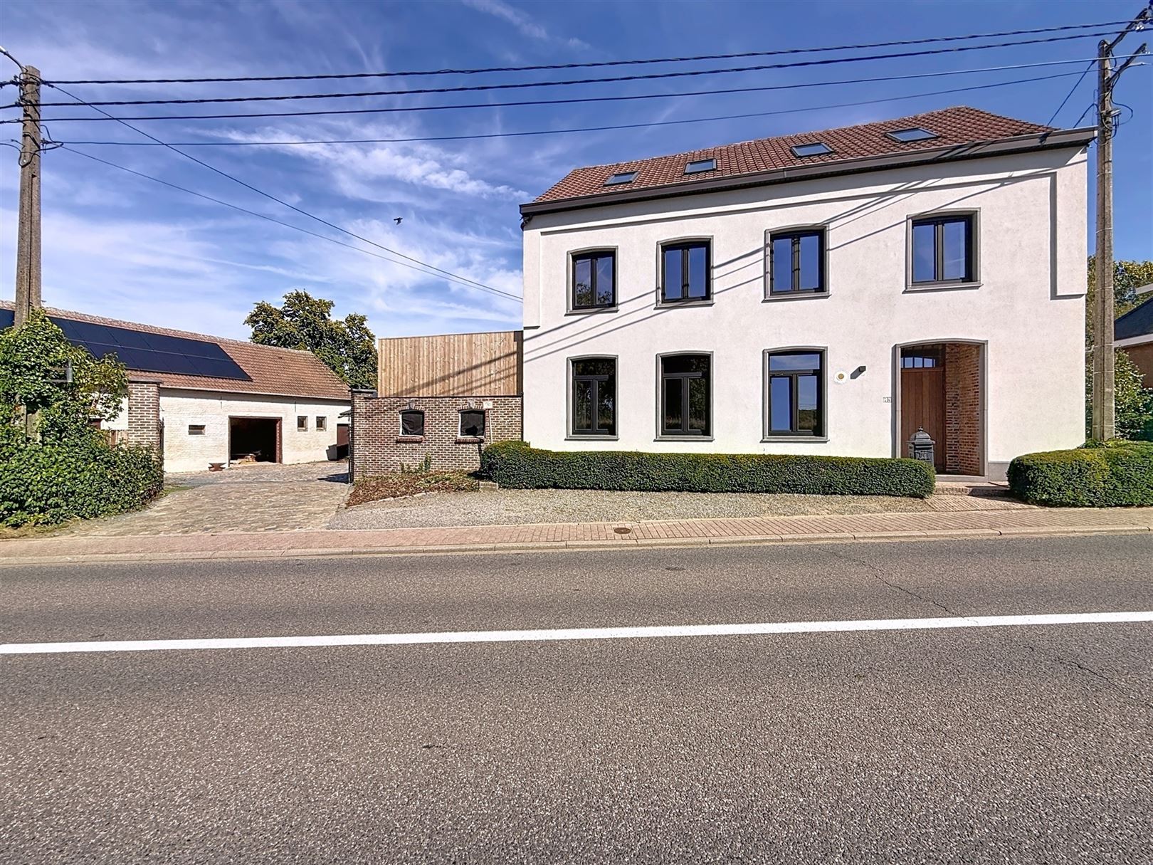 Energiezuinige, volledig gerenoveerde hoeve met bijgebouwen, 7a 83ca foto 32