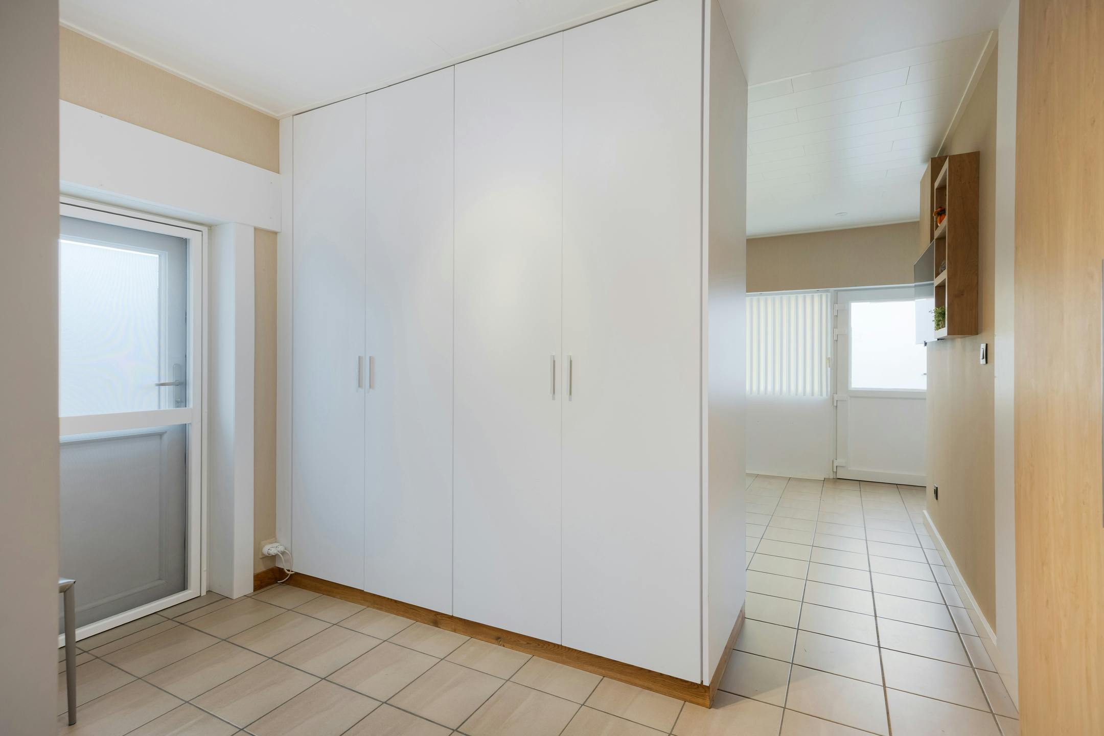 Unieke handelswoning met magazijn in Zomergem foto 11