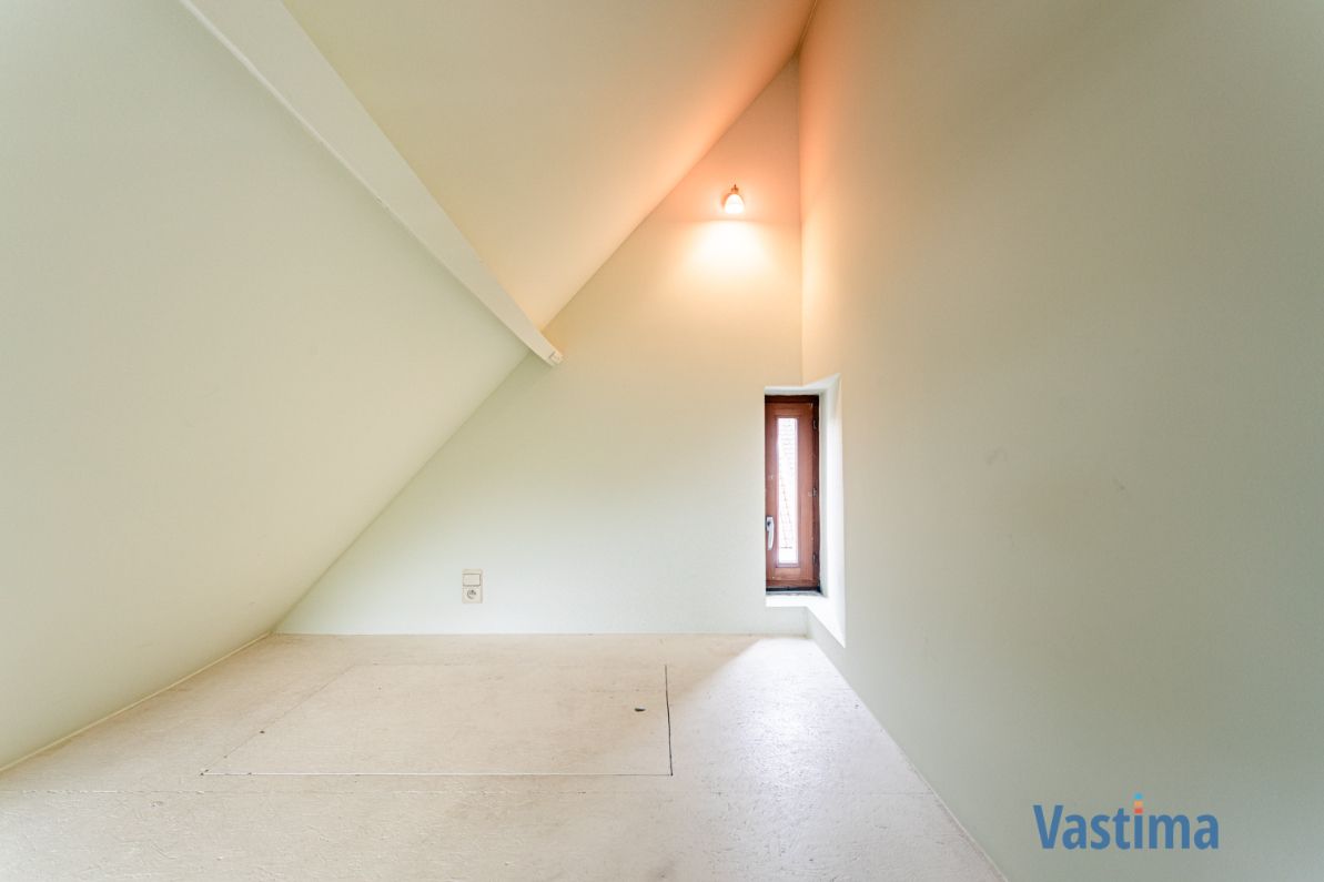 Instapklare stadswoning met tuin: ruimte, licht en comfort in één foto 18