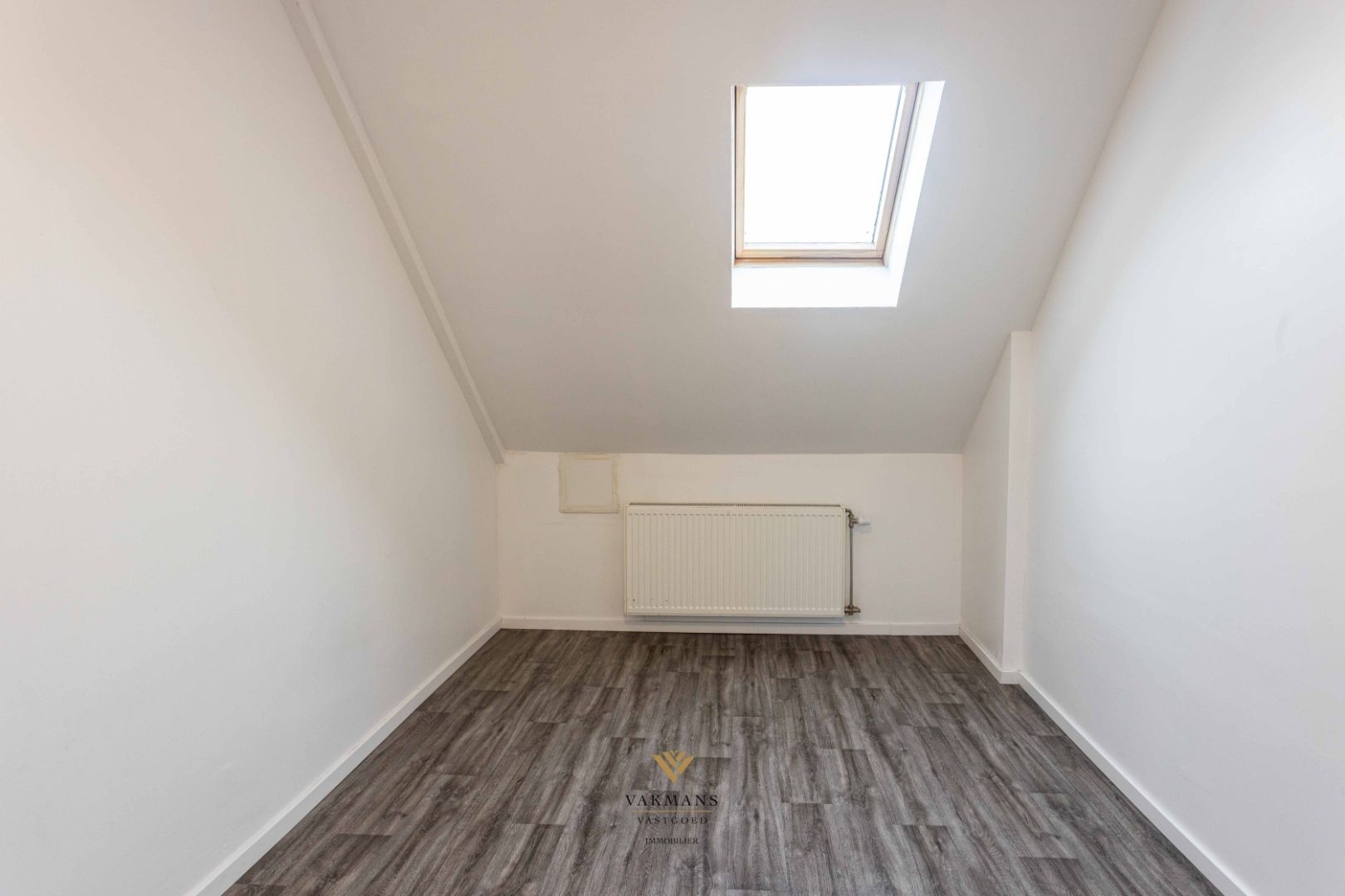 Ruime woning met 4 slaapkamers op rustige locatie foto 30