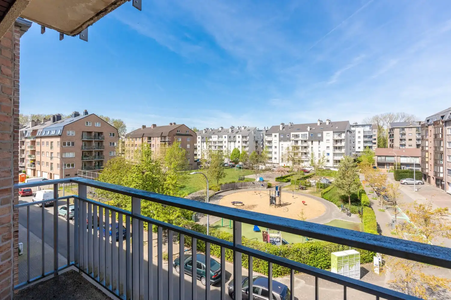 Goed gelegen hoekappartement met 2 ruime slaapkamers, een terras en een garagebox met parking ervoor te Kessel-Lo! foto 7