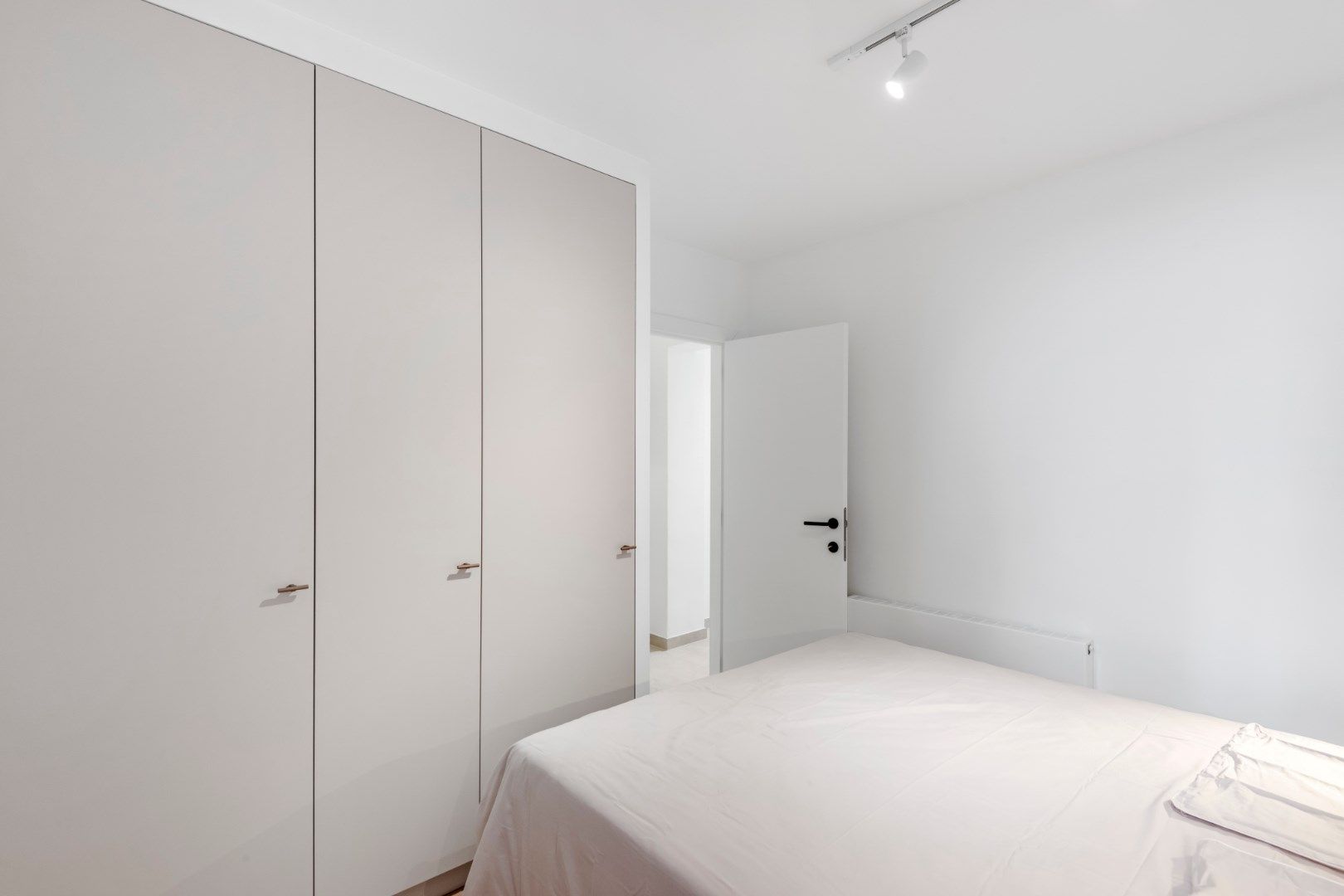Zonnig, instapklaar appartement met prachtig zeezicht, gelegen op het Lichttorenplein. foto 11