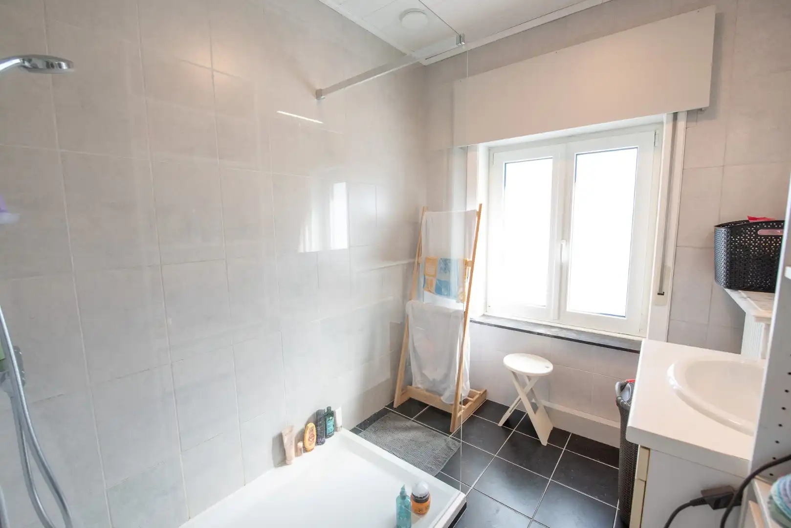 Charmante en goed onderhouden woning te huur nabij station van Waregem foto 14