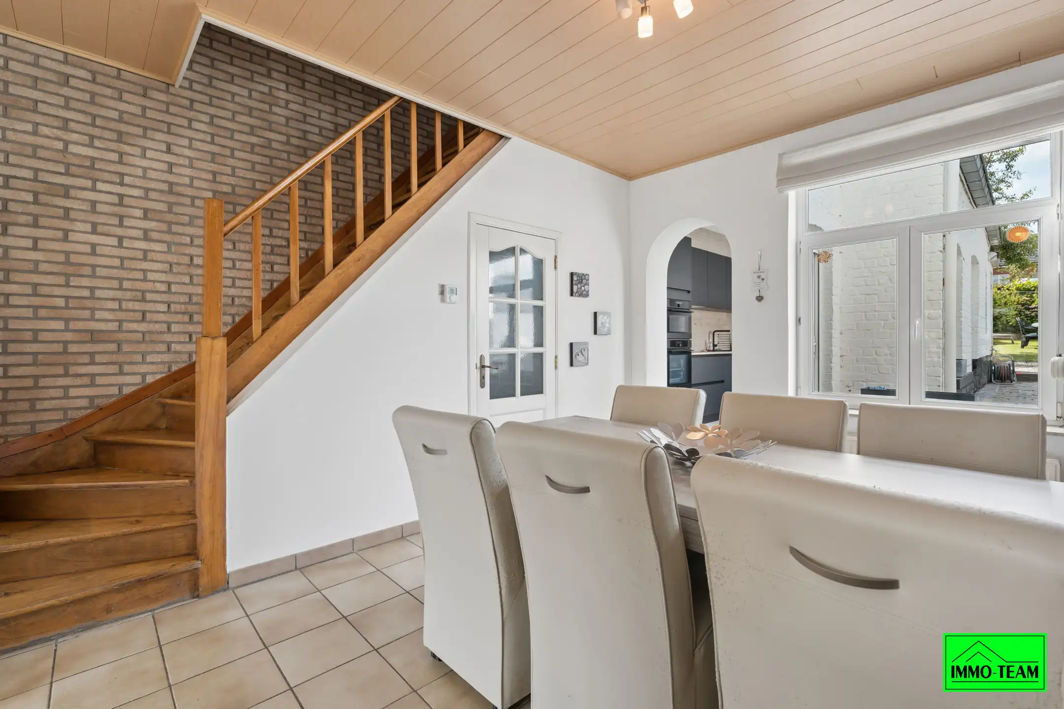 Gezellige, instapklare 2-gevelwoning nabij centrum Okegem foto 5