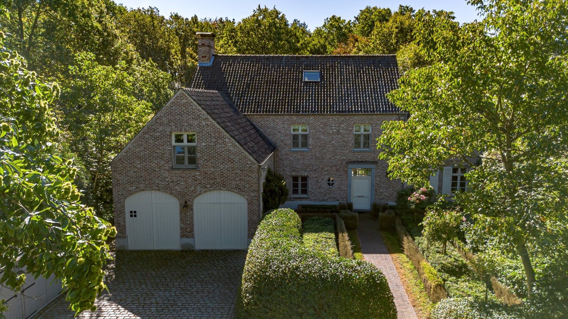 Exclusieve Villa op perceel van 3675 m² een uitzonderlijk rustige ligging foto 4