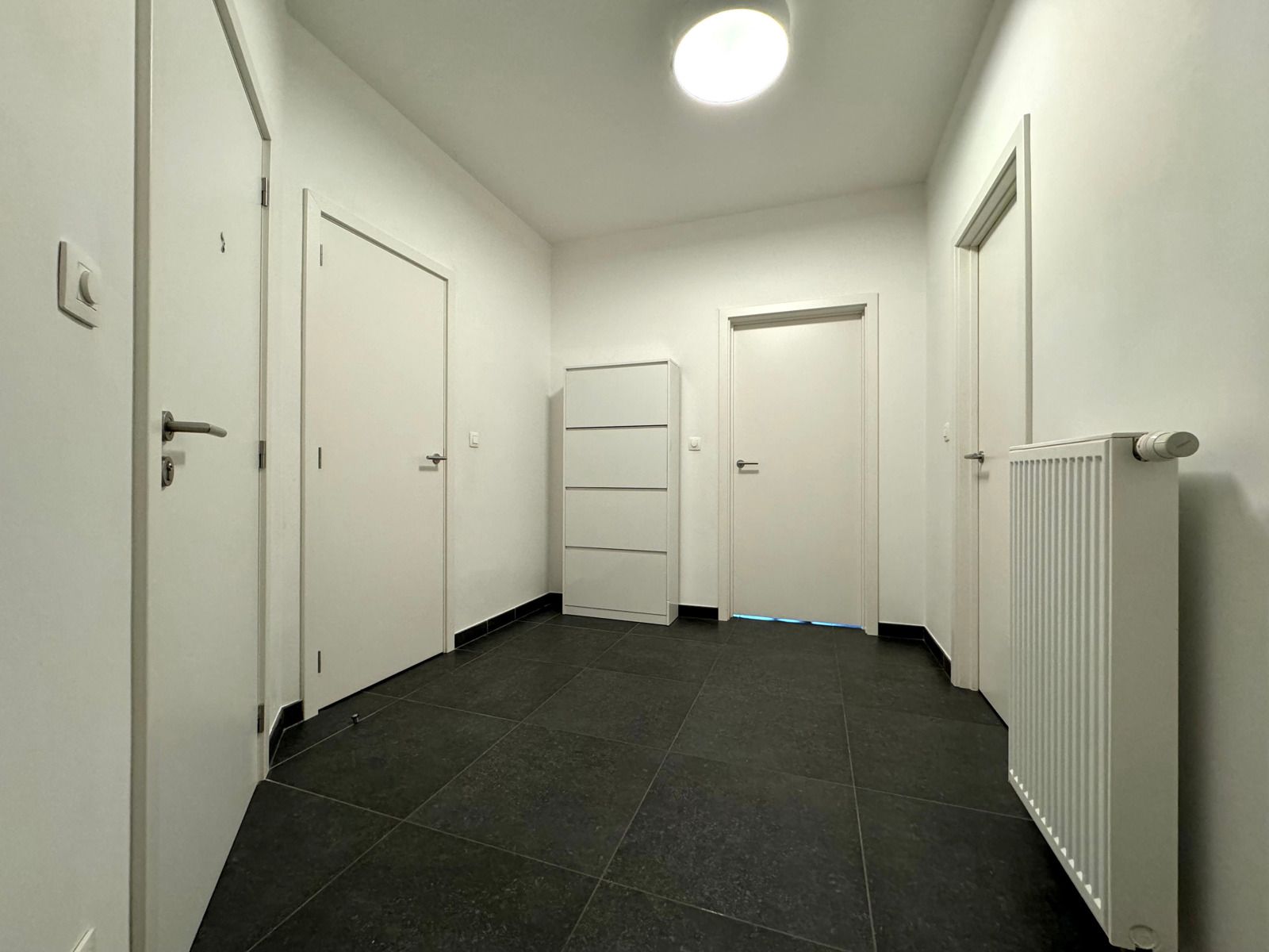 Te huur: gelijkvloers appartement in het centrum van Lennik foto 2