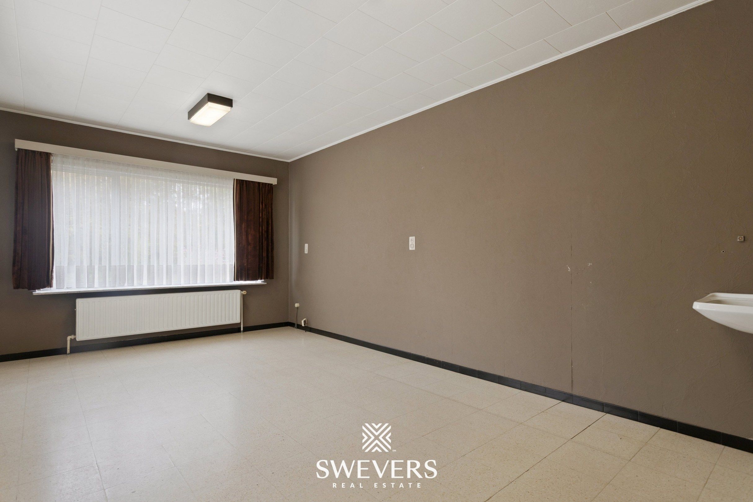 Gelijkvloerse woning met 4 slaapkamers op 8a85 te Viversel. foto 14