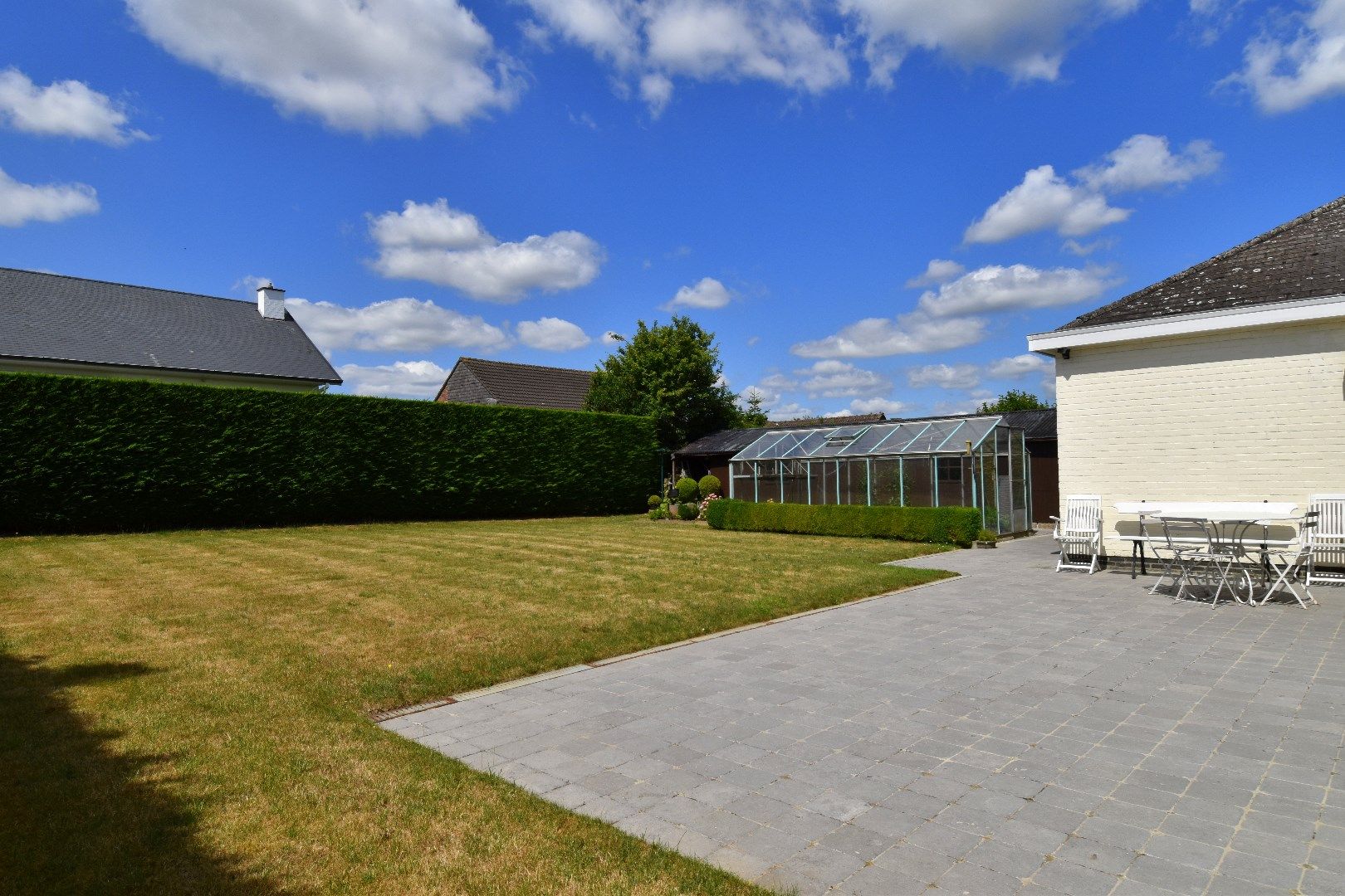 Instapklare bungalow met prachtige tuin en dubbele garage te koop in Bellegem foto 13