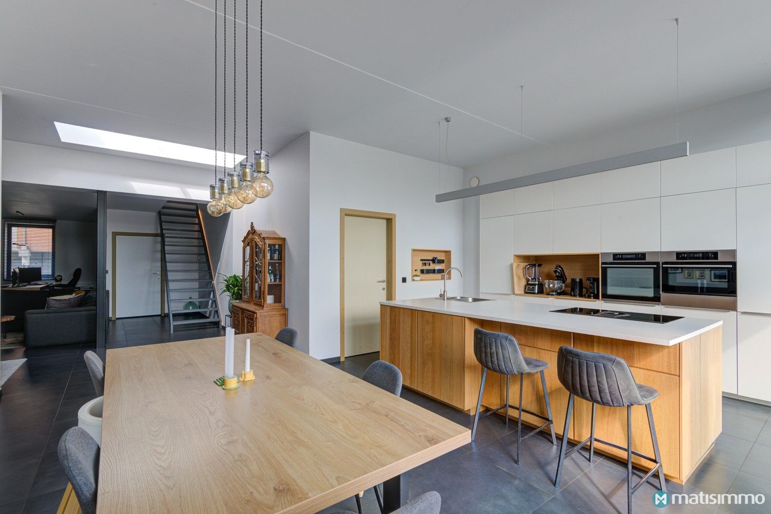 RUIME INSTAPKLARE GEZINSWONING MET 4 SLAAPKAMERS, TUIN EN ZONNEPANELEN foto 12
