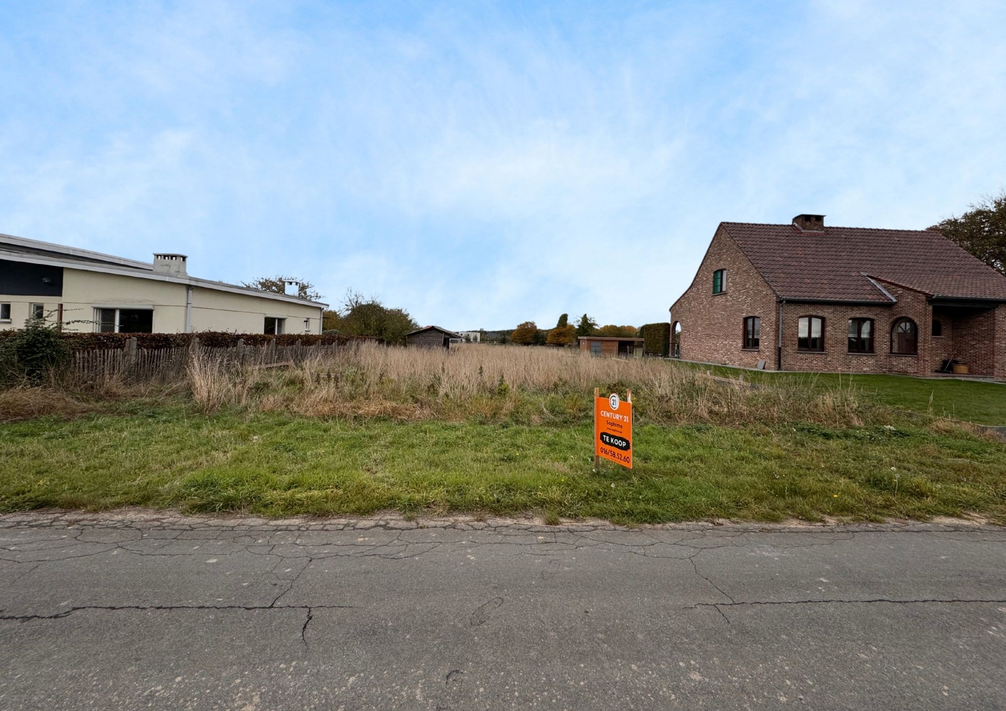 Bouwgrond van 10a 31ca voor open bebouwing foto {{pictureIndex}}