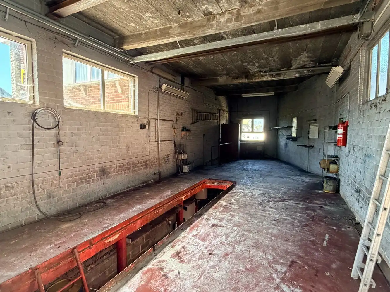 Te renoveren woning met grote werkplaats foto 14