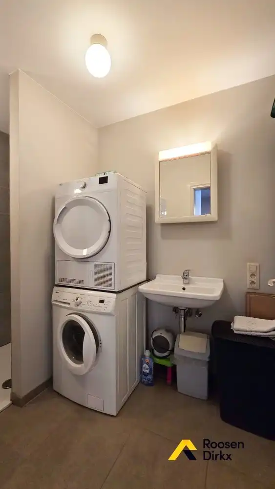 Verzorgd tweeslaapkamerappartement met parkeerplaats in centrum Bree. foto 17