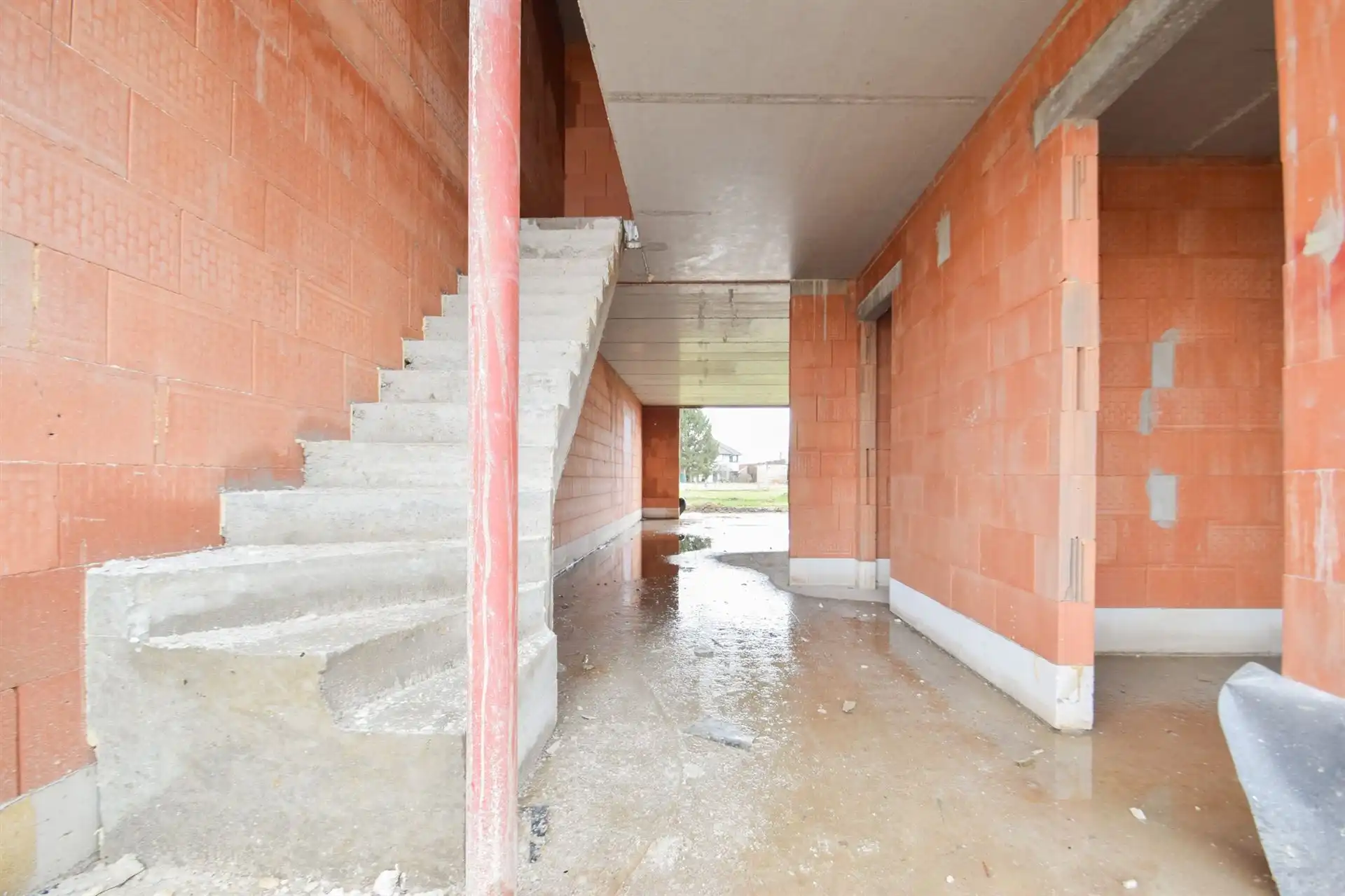 Nieuwbouwwoning met tuin & parking in een doodlopende straat foto 5