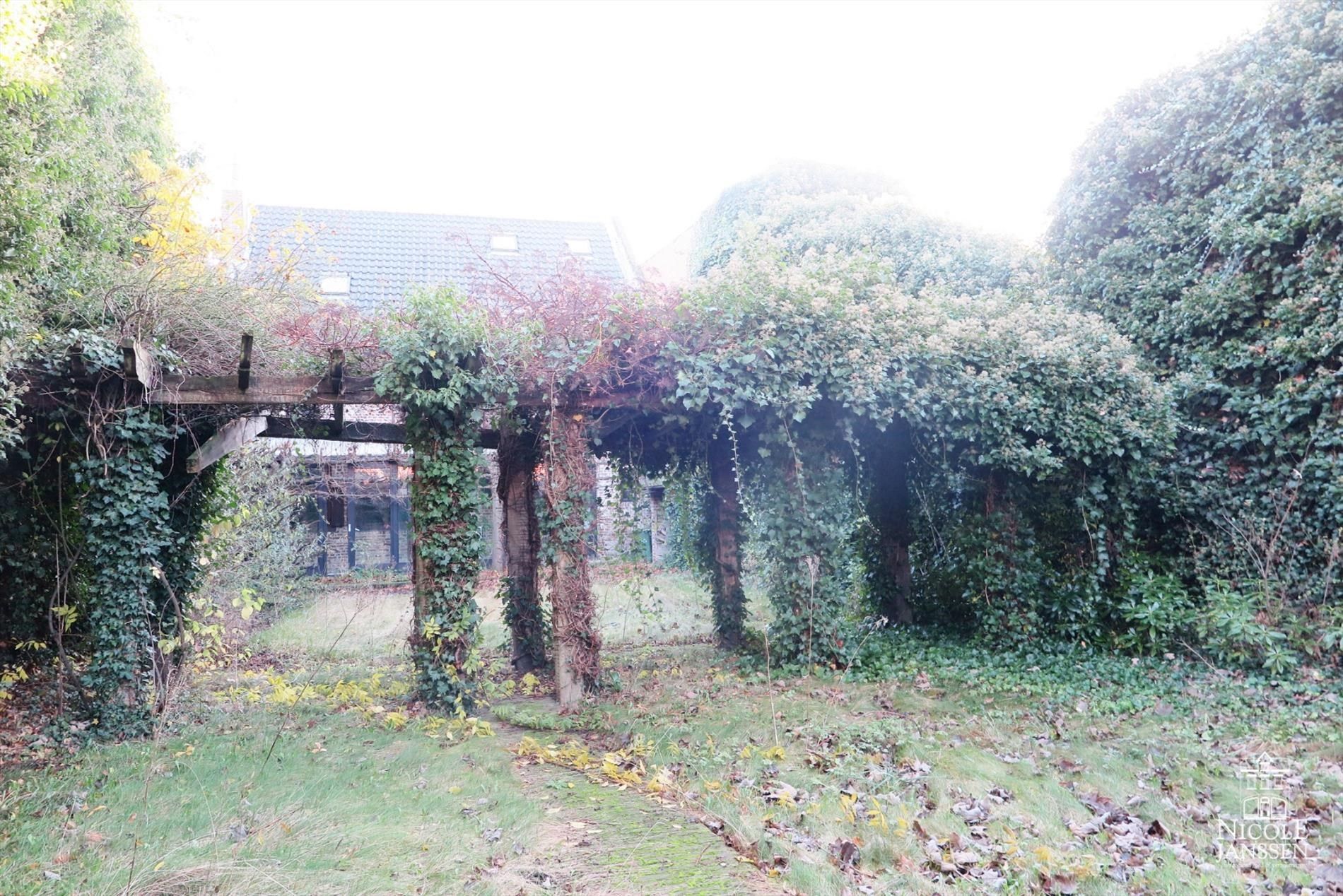 Gerenoveerde, authentieke stadsboerderij met tuin in het hartje van Maaseik foto 15