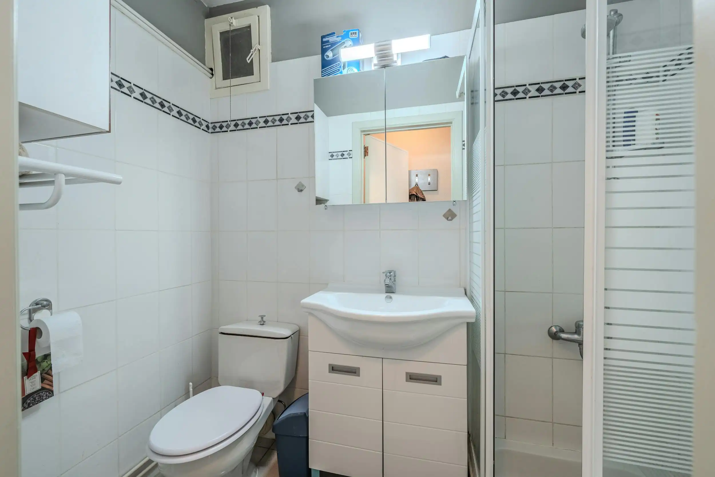 Lichtrijke studio te koop met zijdelings zeezicht en terras! foto 9