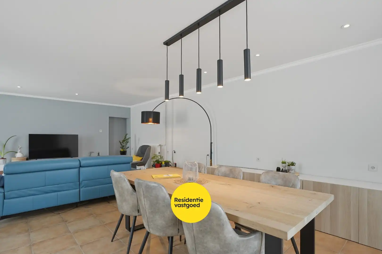 Ruime hoekwoning met 3 slaapkamers en zonnig terras op topligging in Assebroek foto 2