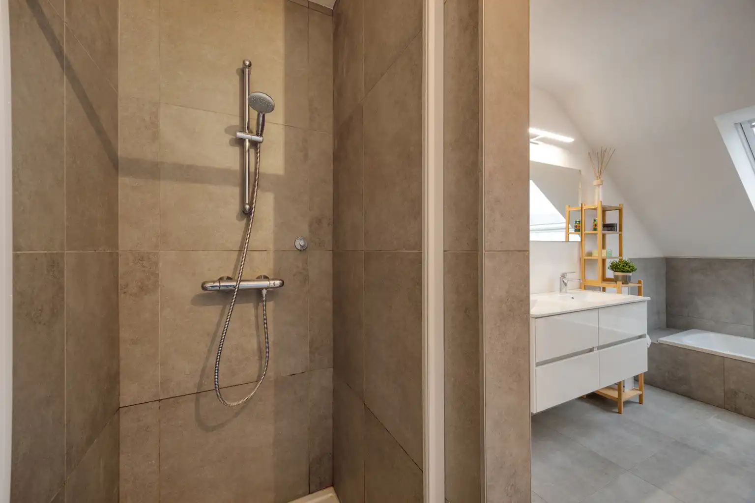 Recente instapklare woonst met tuin in Eliksem foto 22