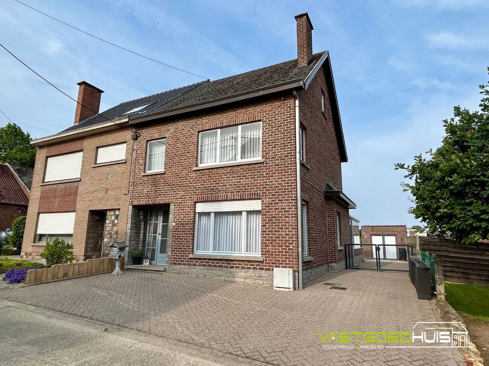 Hoofdfoto van de publicatie: Karaktervolle, te renoveren 3-gevelwoning met tuin