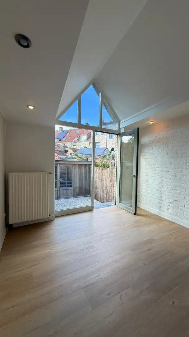 Instapklare trapgevelwoning met zonnig terrastuintje en grote berging, centrum, rustige straat omgeving ’t Zand foto 8