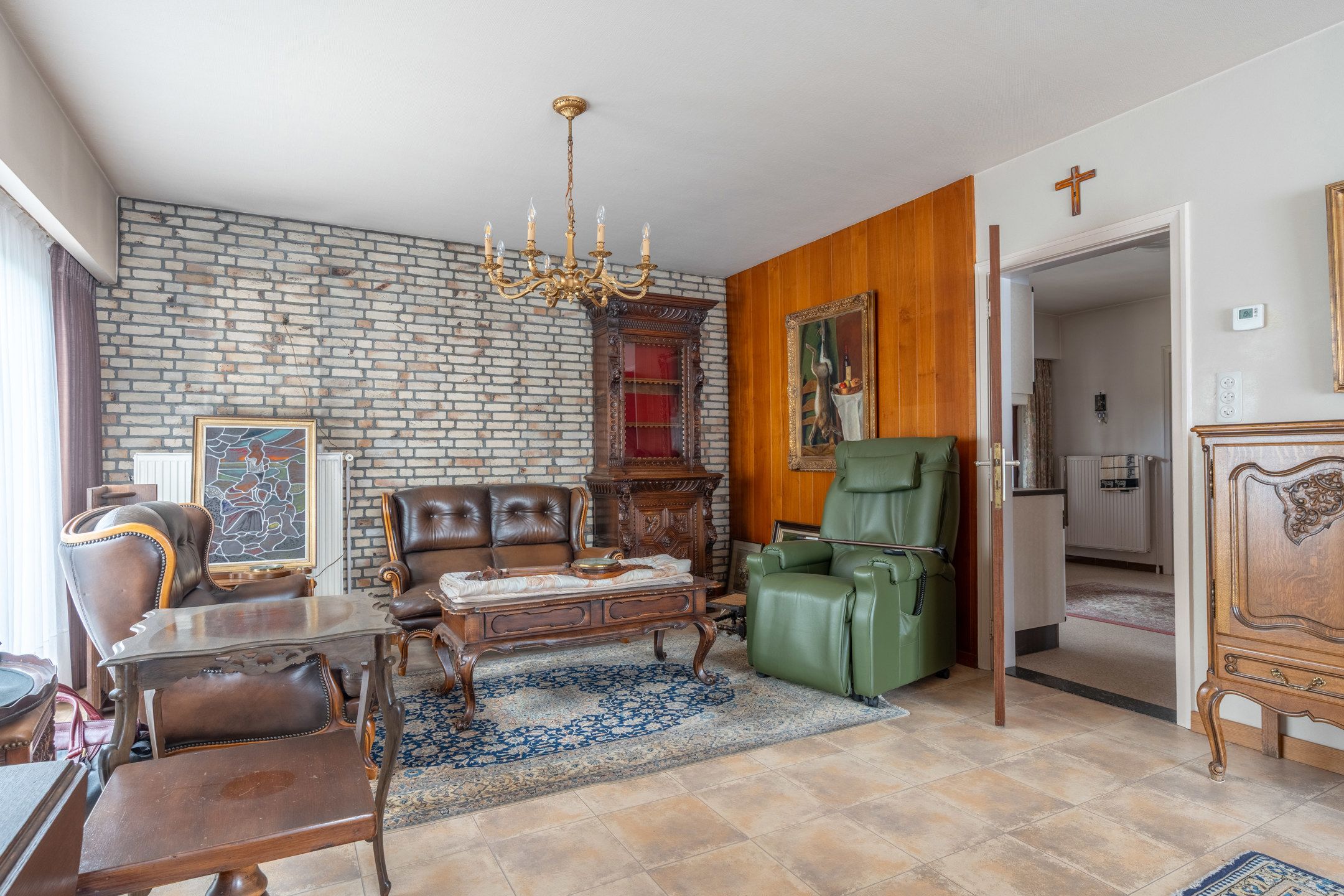 Ruime, te renoveren woning met vergund magazijn te Beerse foto 7