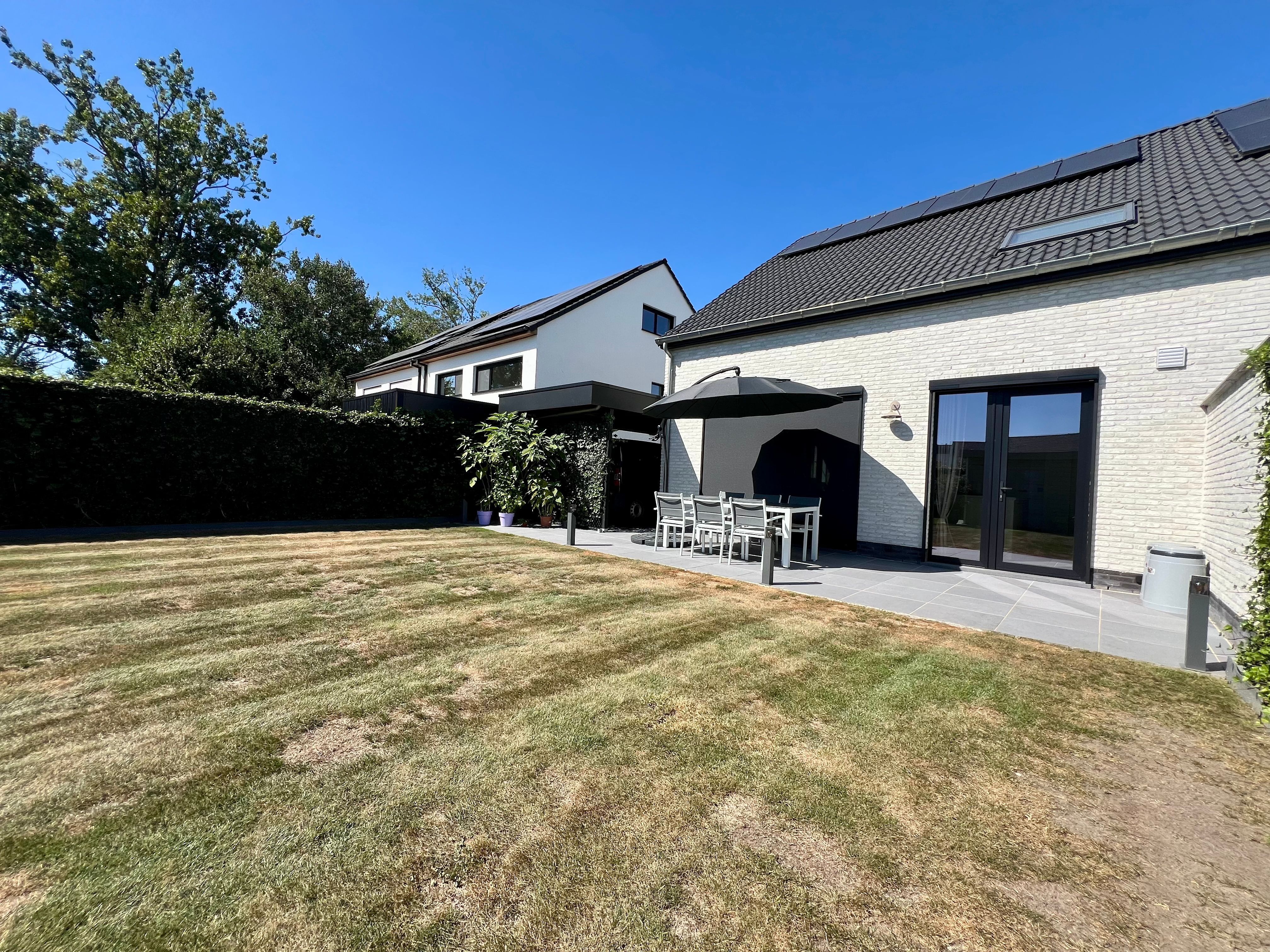 Haflopen nieuwbouwwoning met 3 ruime slaapkamers, oprit, carport, zonnige tuin, ... foto 3