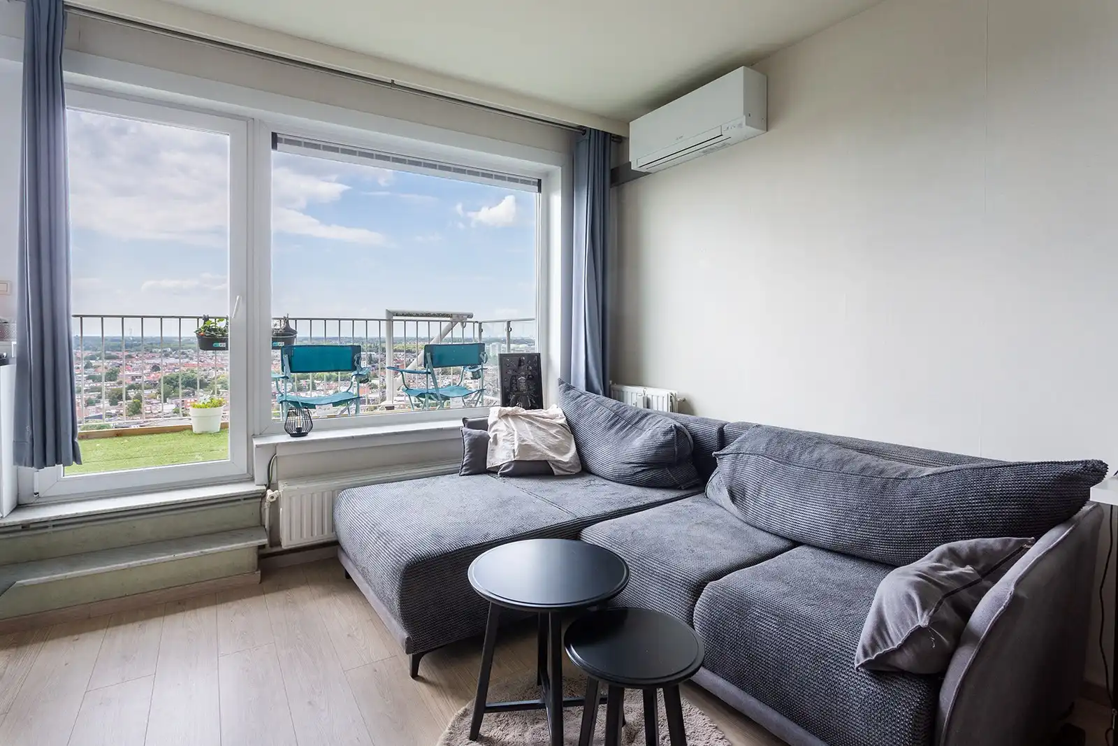 Lichtrijk appartement met ruim terras foto 7