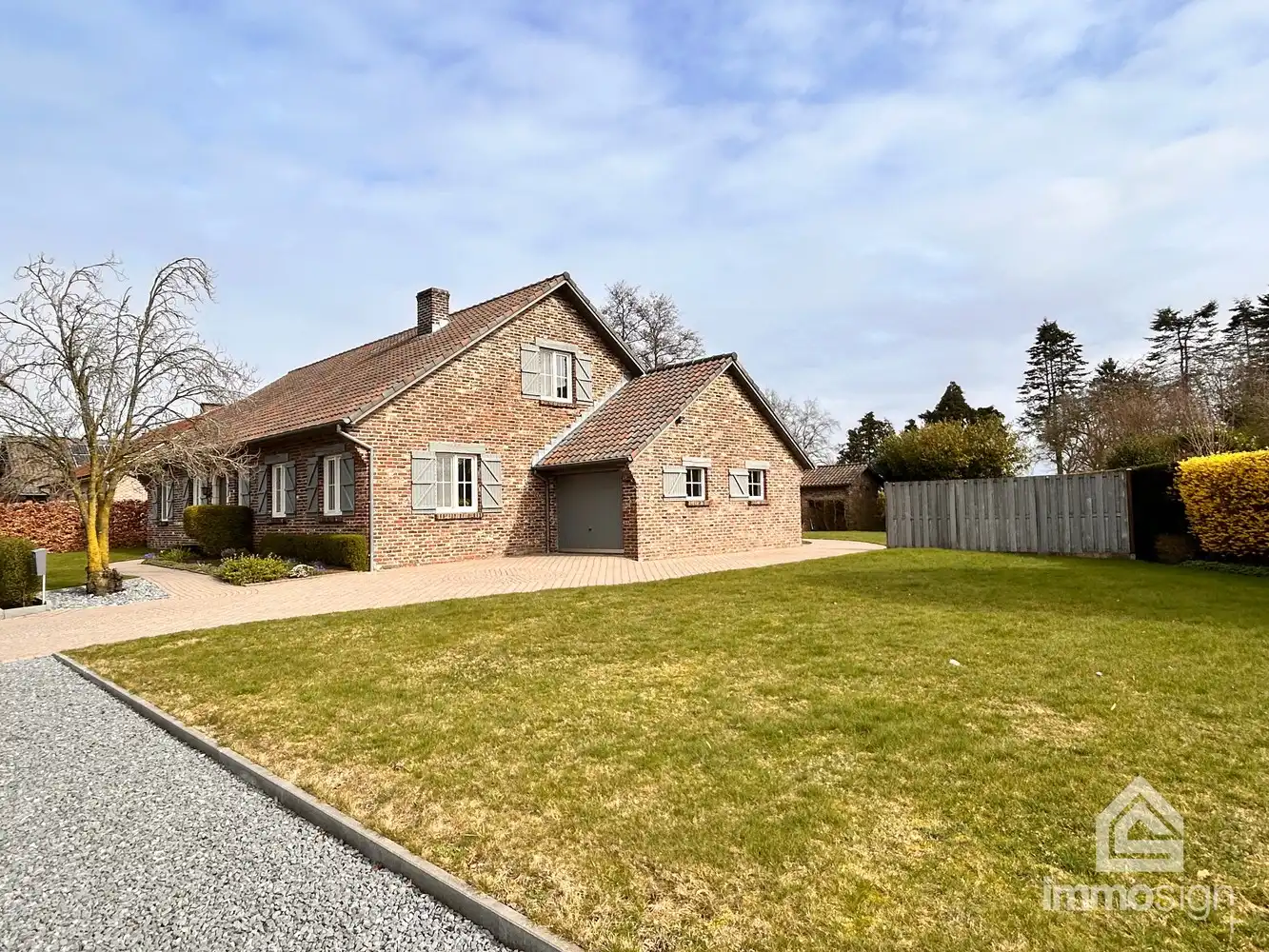 Charmante gezinswoning met landelijke uitstraling te Molenbeersel! foto 3